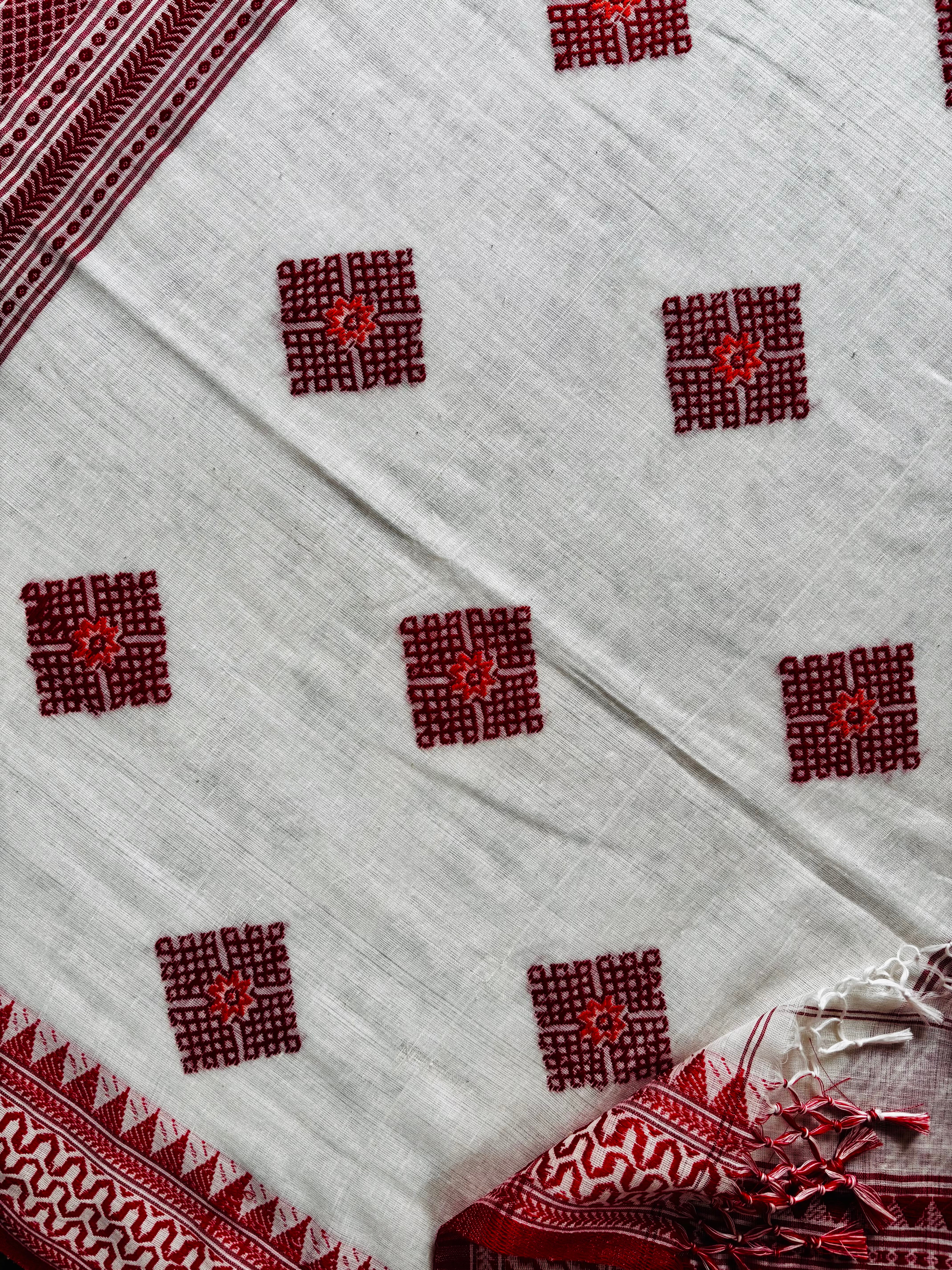 Handwoven Offwhite Red Colour Phulia Cotton Saree