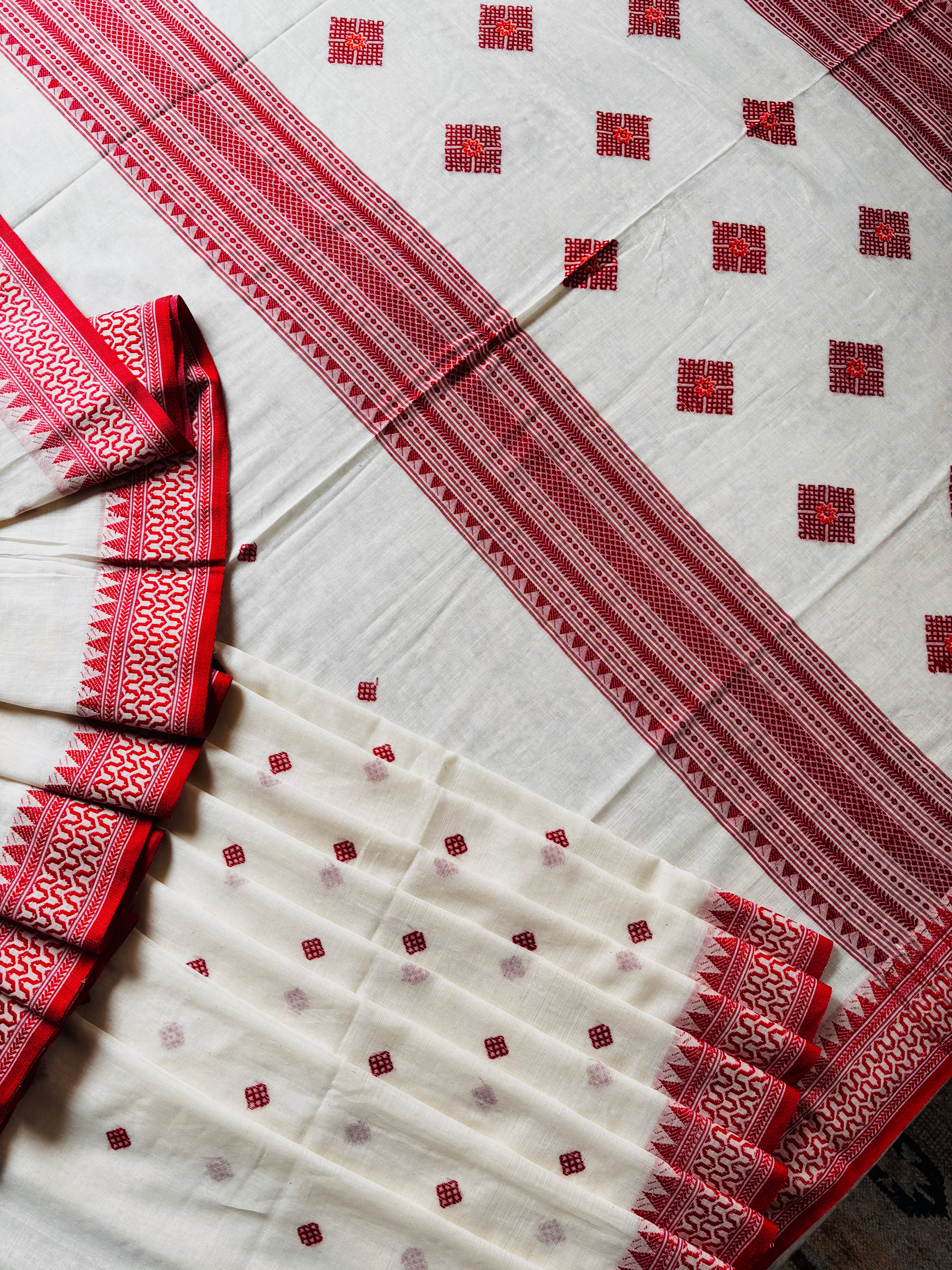 Handwoven Offwhite Red Colour Phulia Cotton Saree