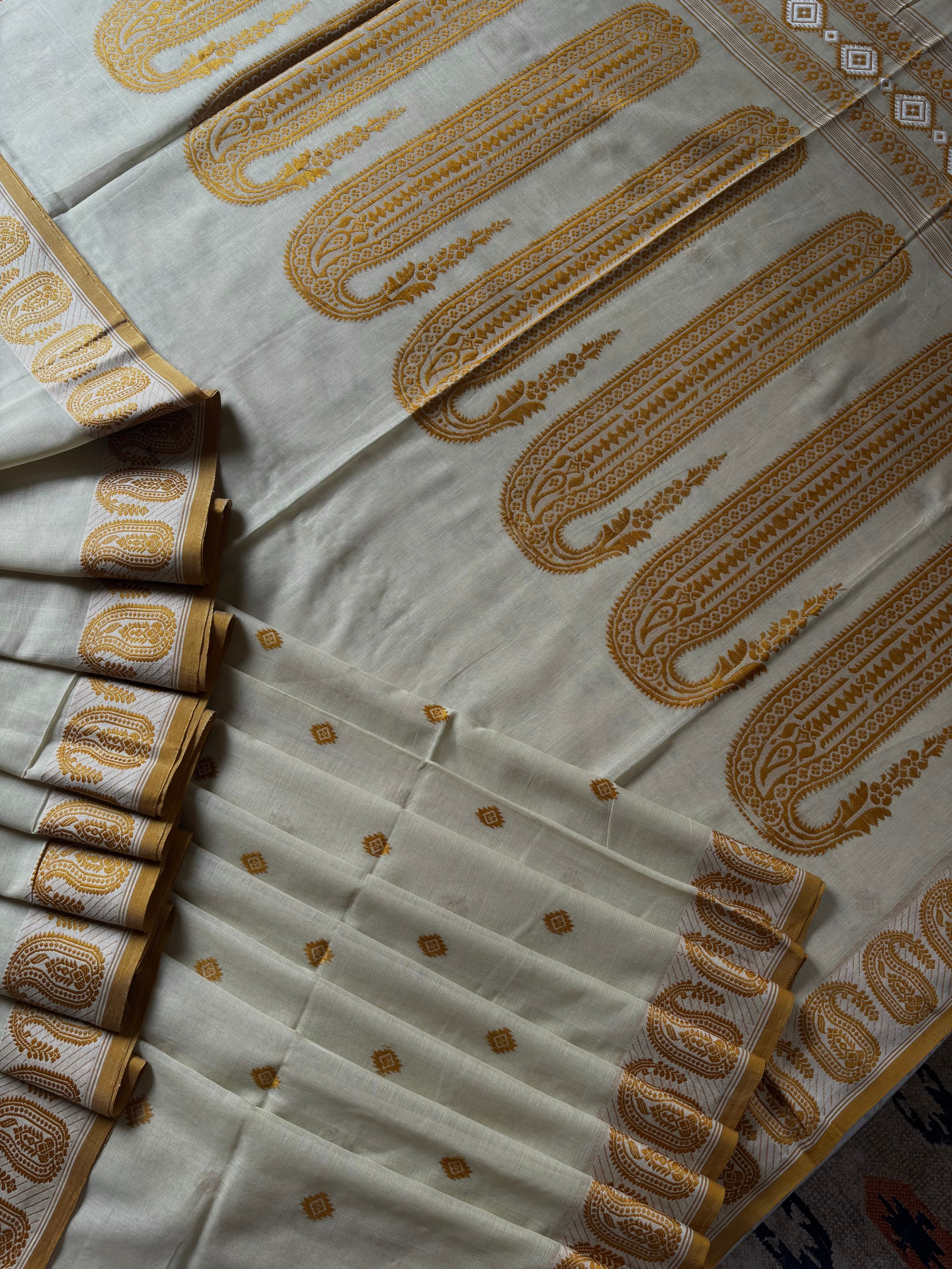 Handwoven Ecru Colour Phulia Cotton Saree