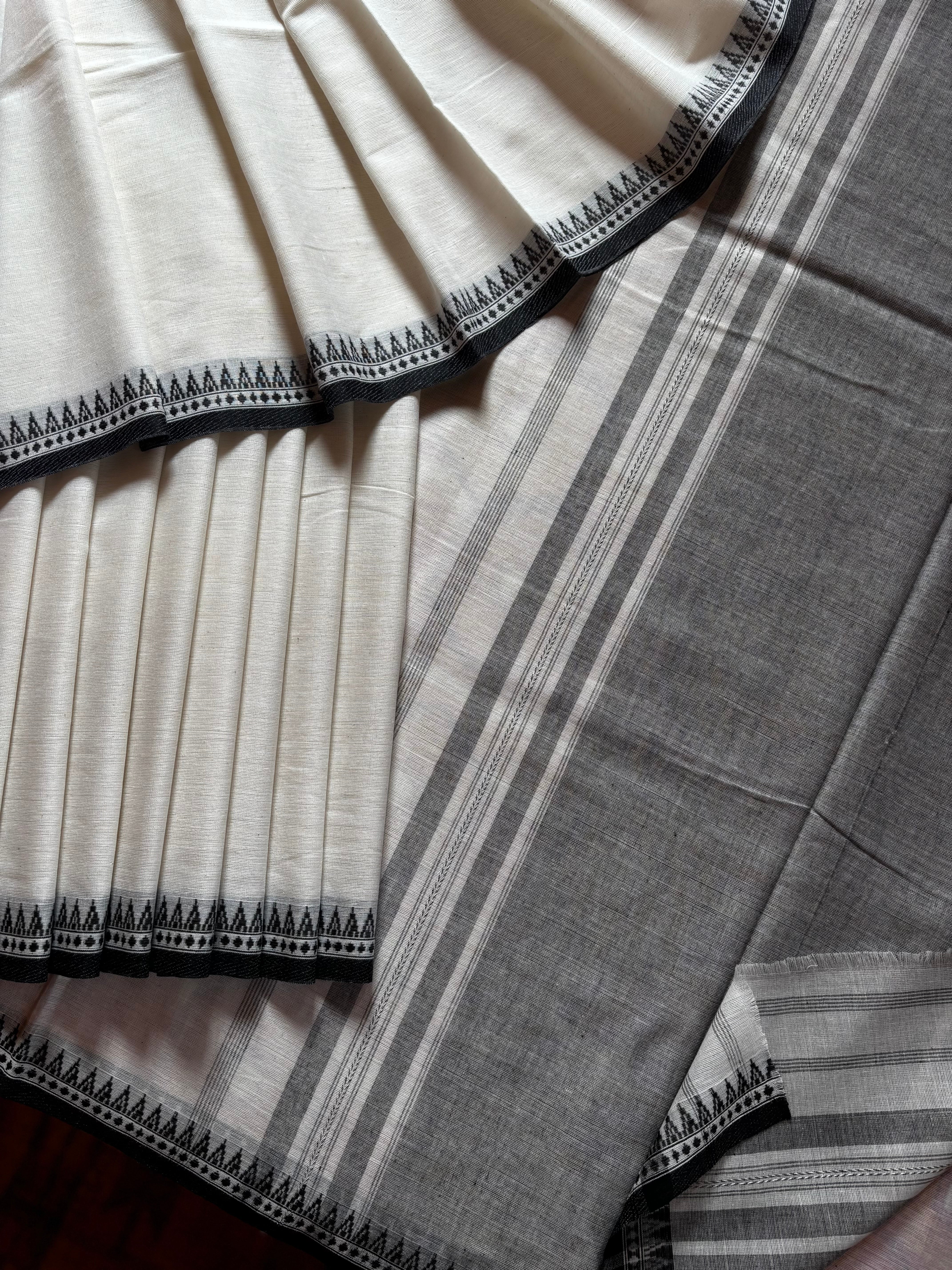 Handwoven White Black Pure Cotton Dhonekhali Saree