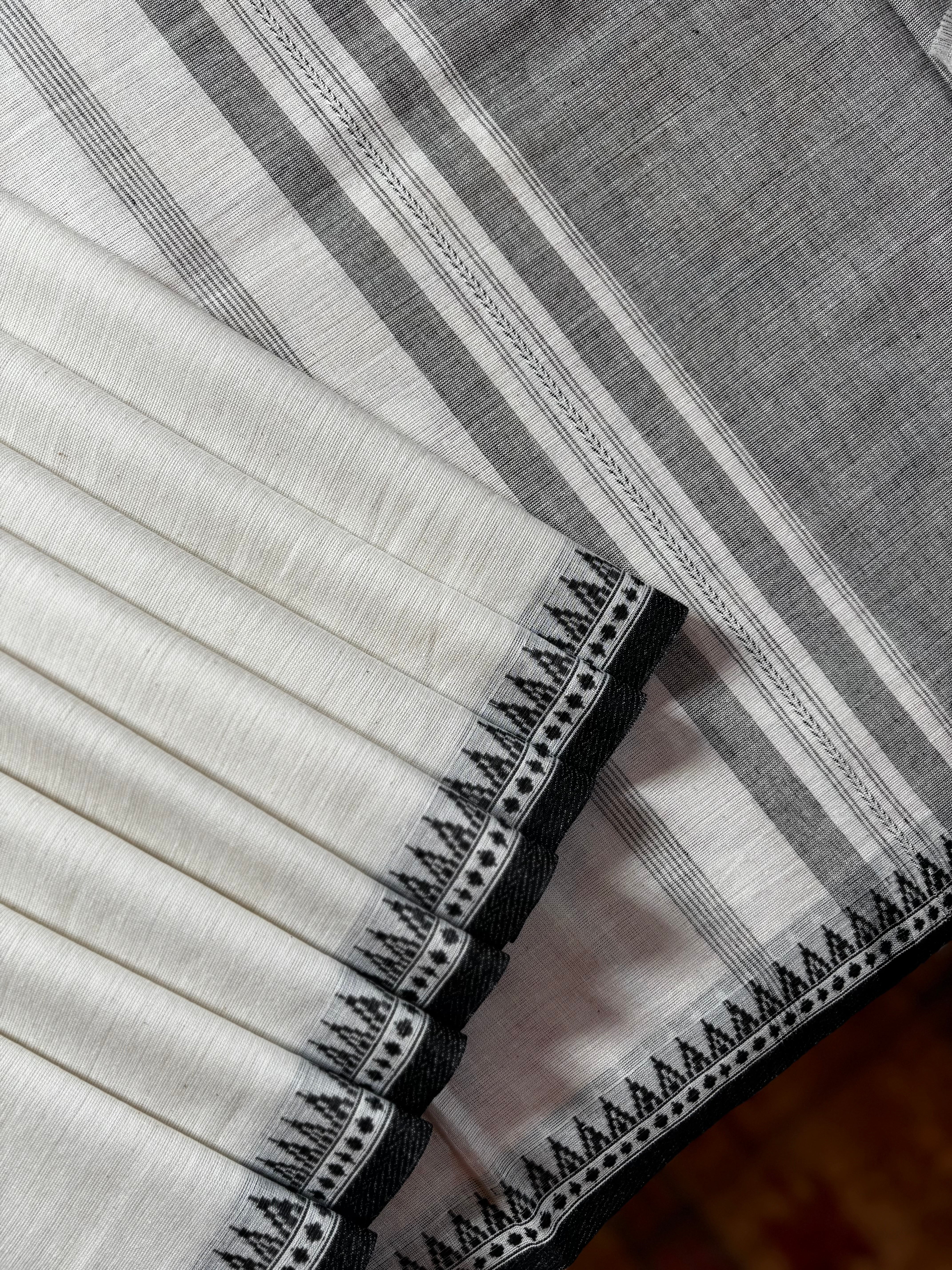 Handwoven White Black Pure Cotton Dhonekhali Saree