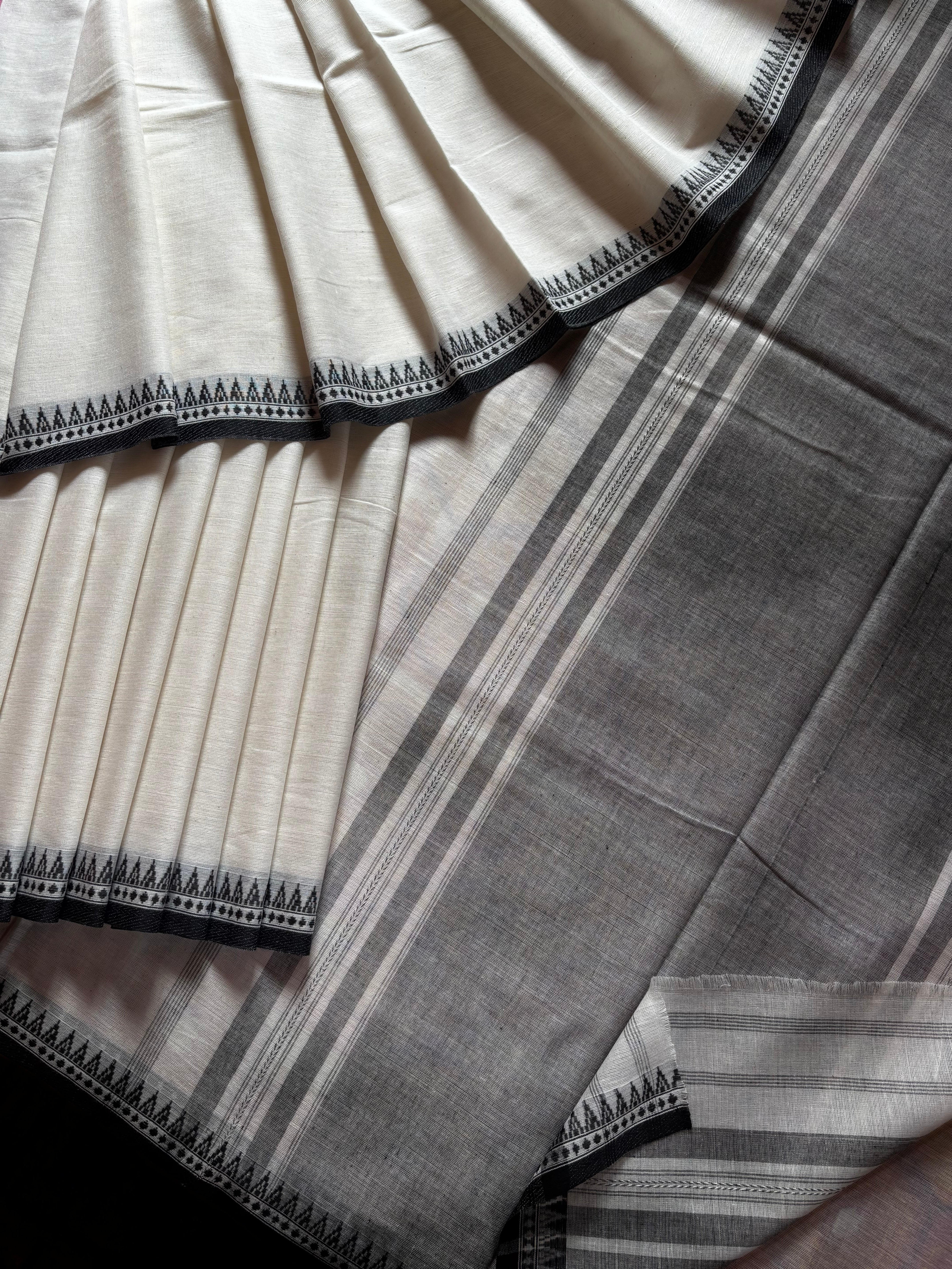 Handwoven White Black Pure Cotton Dhonekhali Saree