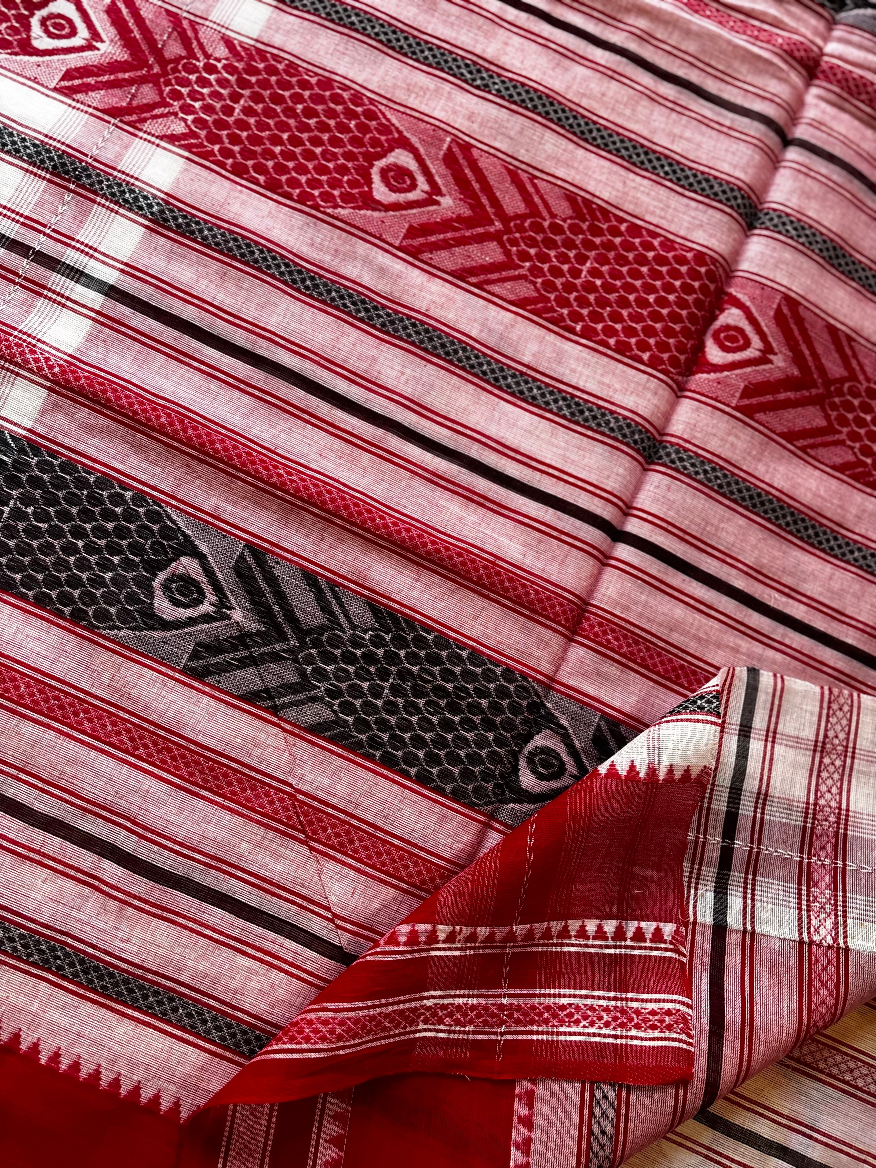 Handwoven White Fish Motifs Dhinekhali Saree