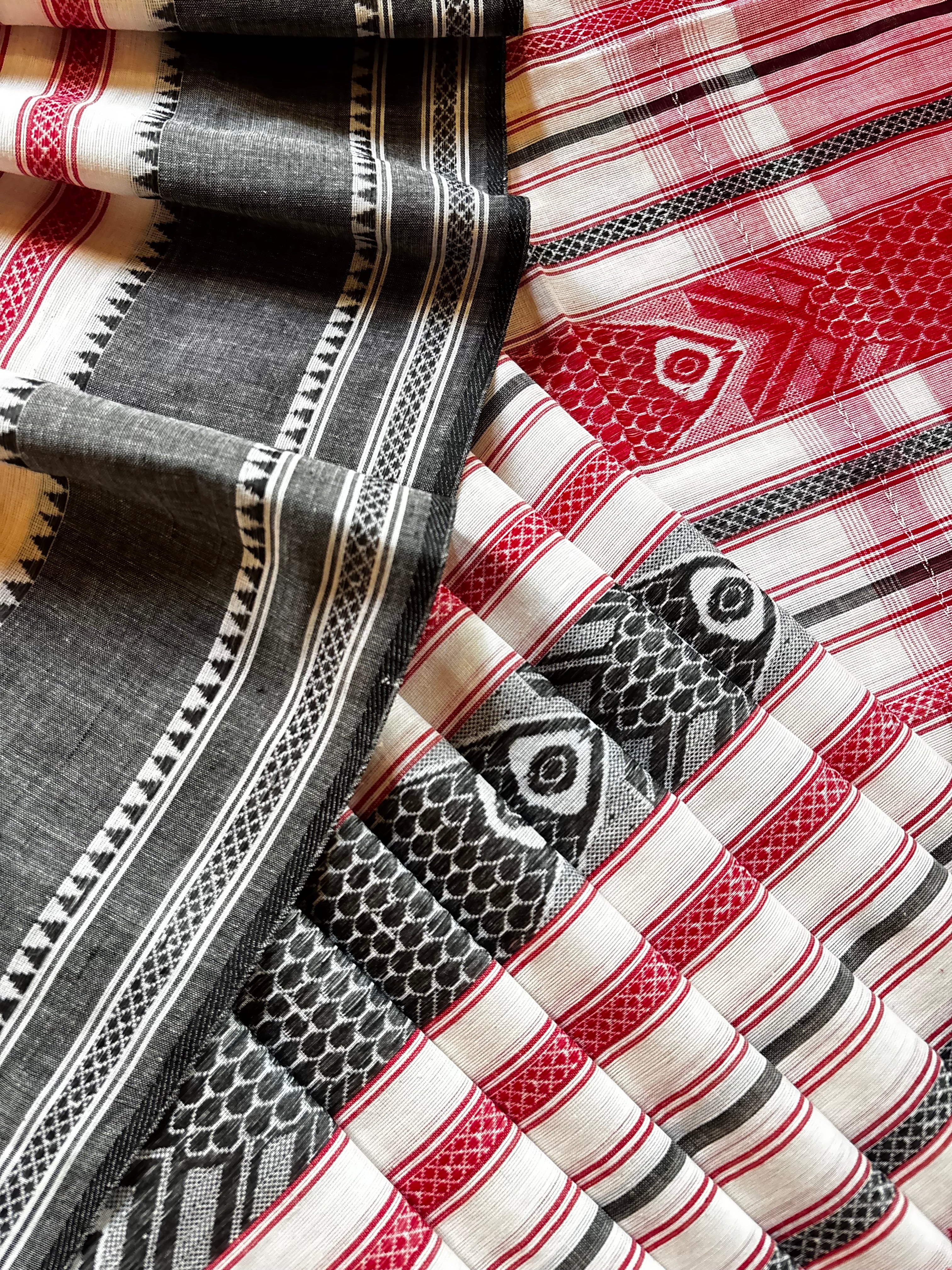 Handwoven White Fish Motifs Dhinekhali Saree