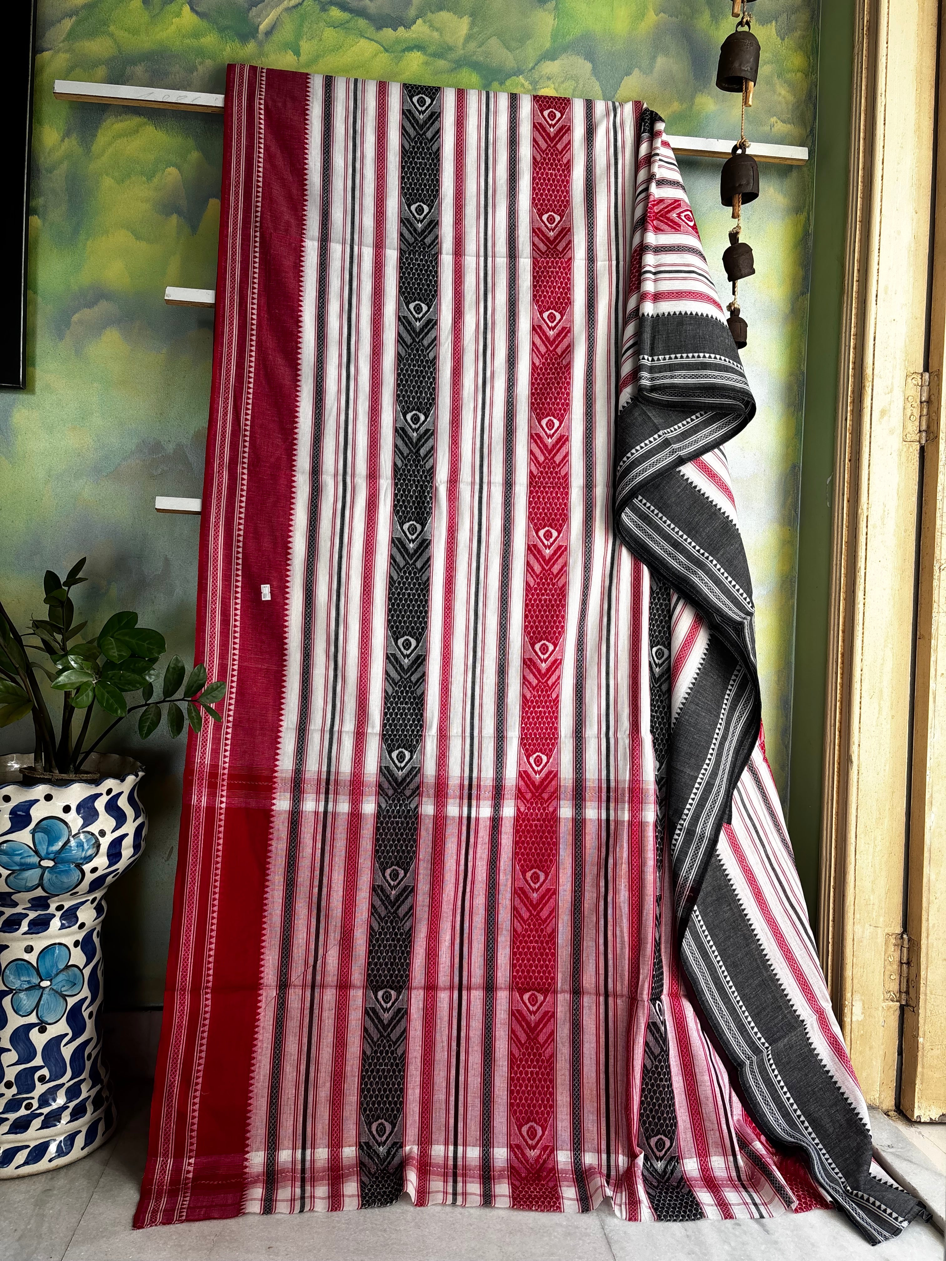 Handwoven White Fish Motifs Dhinekhali Saree