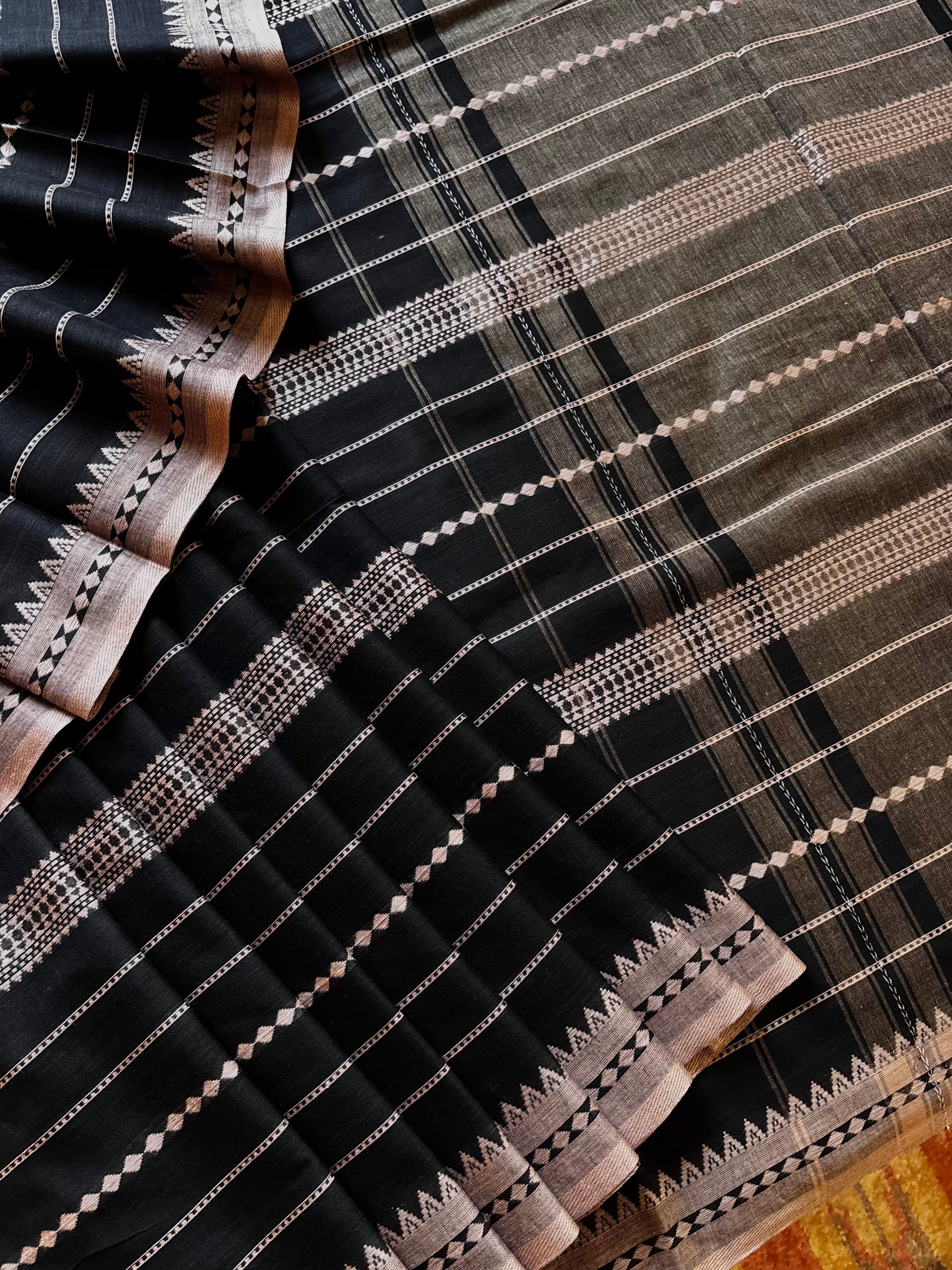 Handwoven Black Colour Pure Cotton Dhonekhali Saree