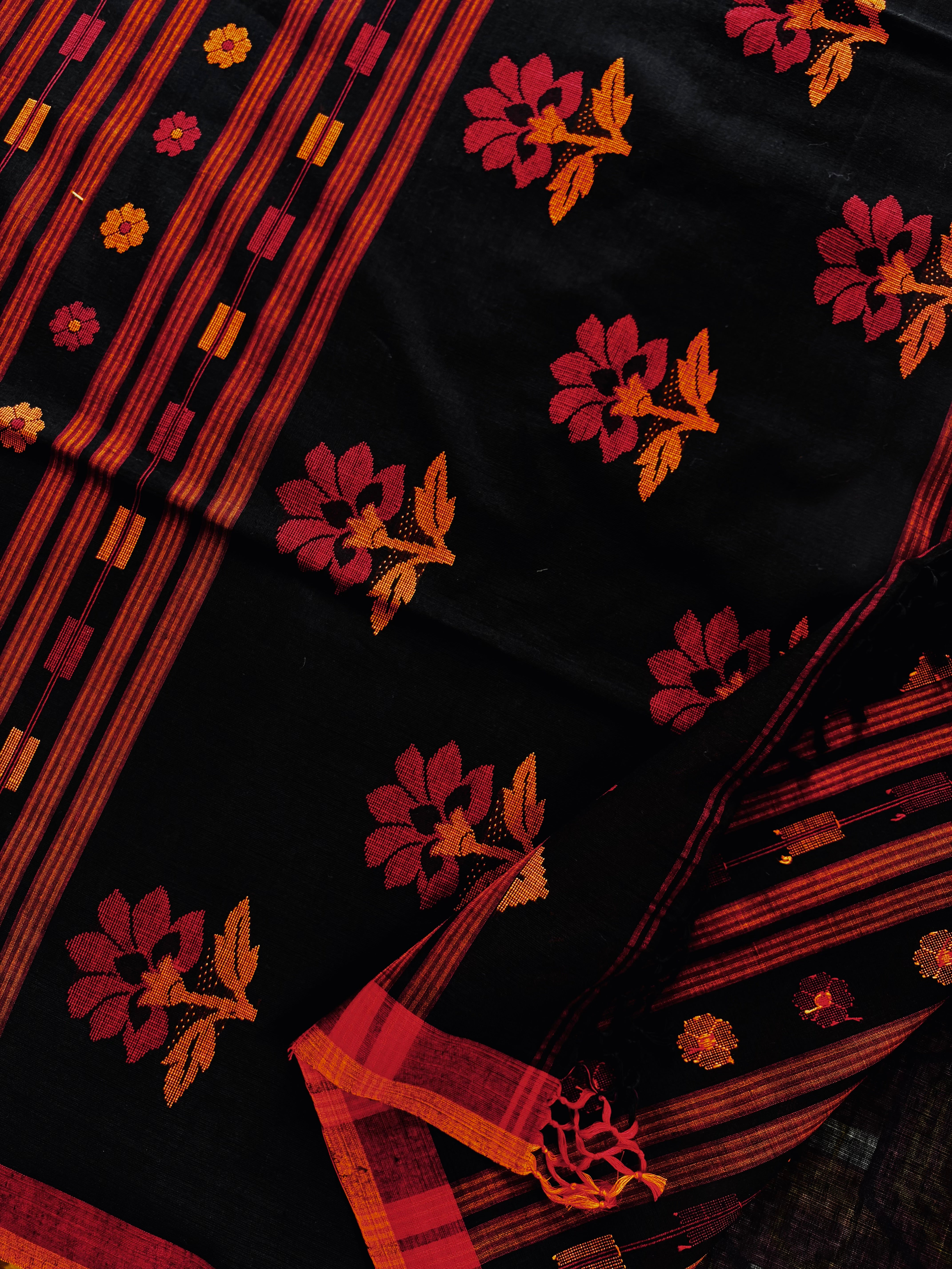 Handwoven Black Red Pure Cotton Jamdani Saree