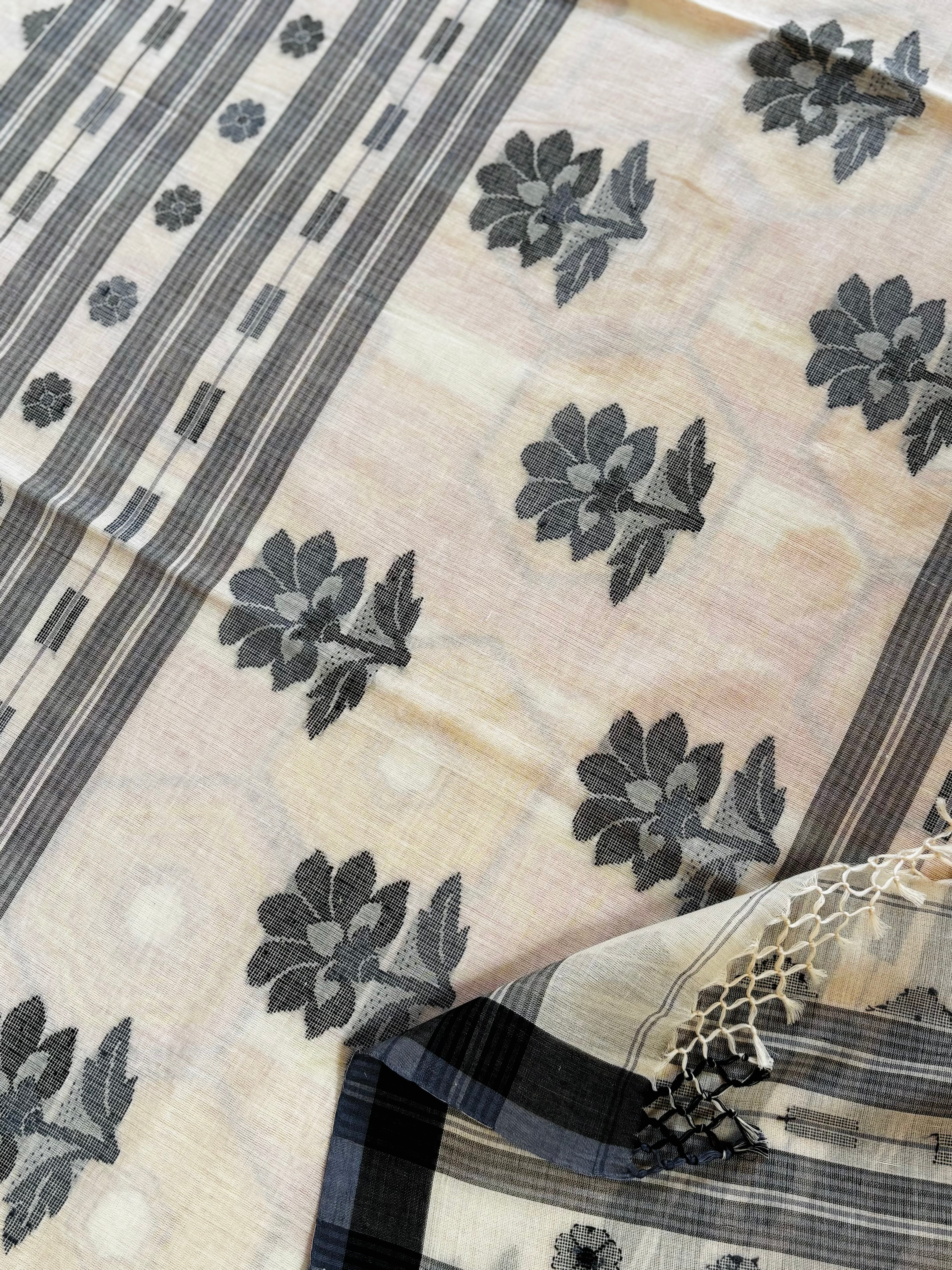 Handwoven Offwhite Pure Cotton Jamdani