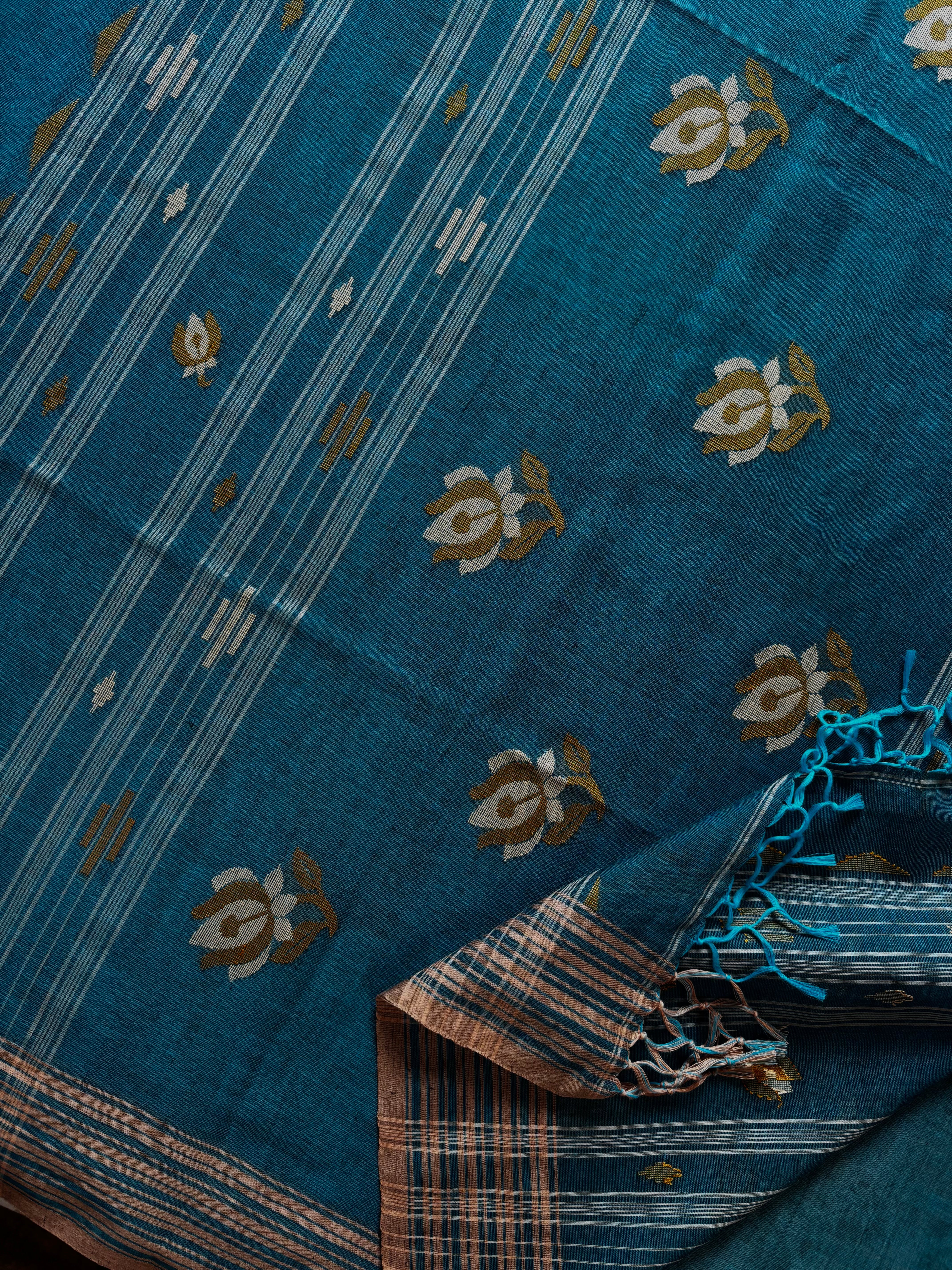 Handwoven Turquoise Blue Colour Cotton Jamdani Saree