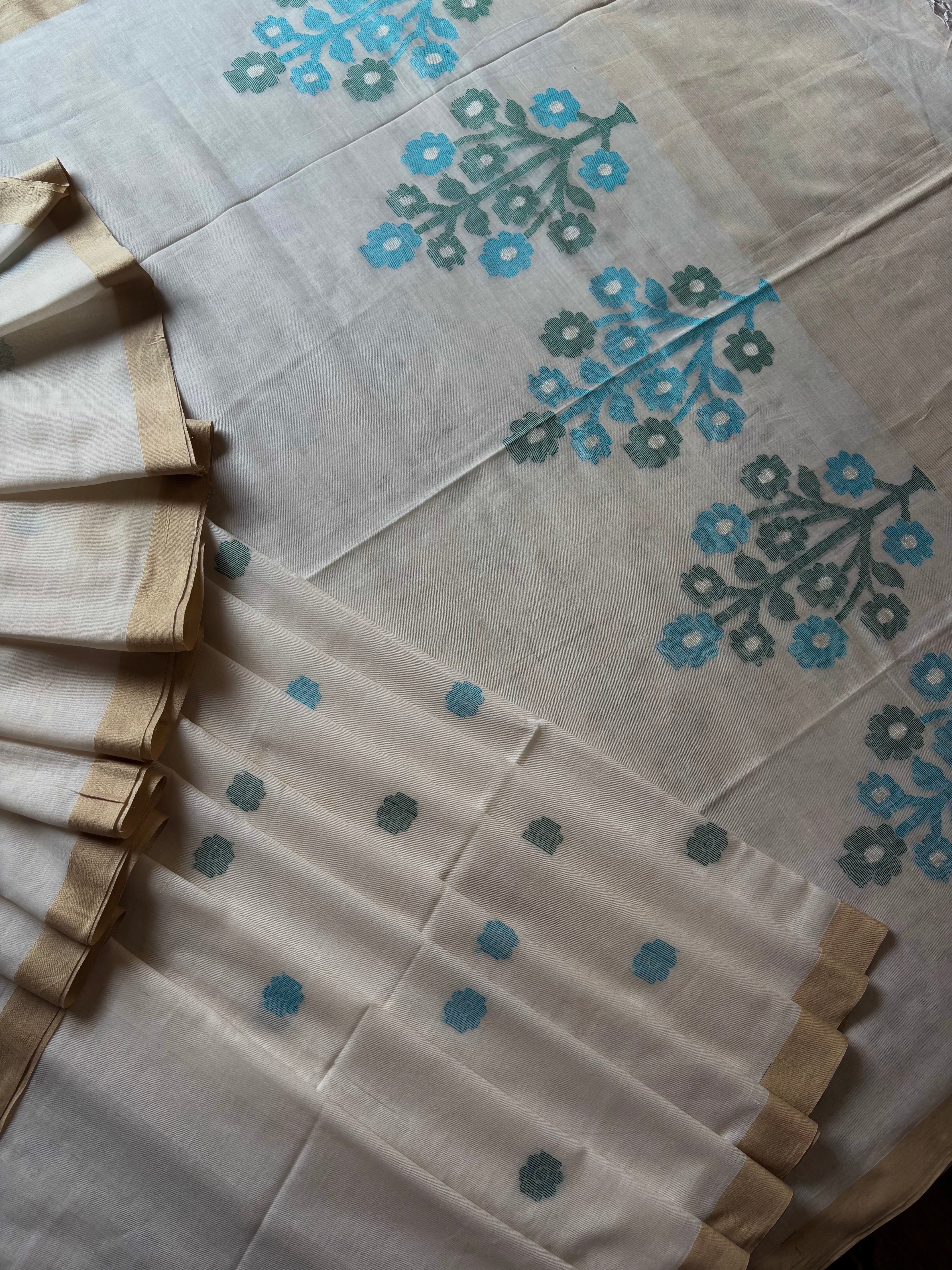 Handwoven Offwhite Colour Cotton Jamdani Saree