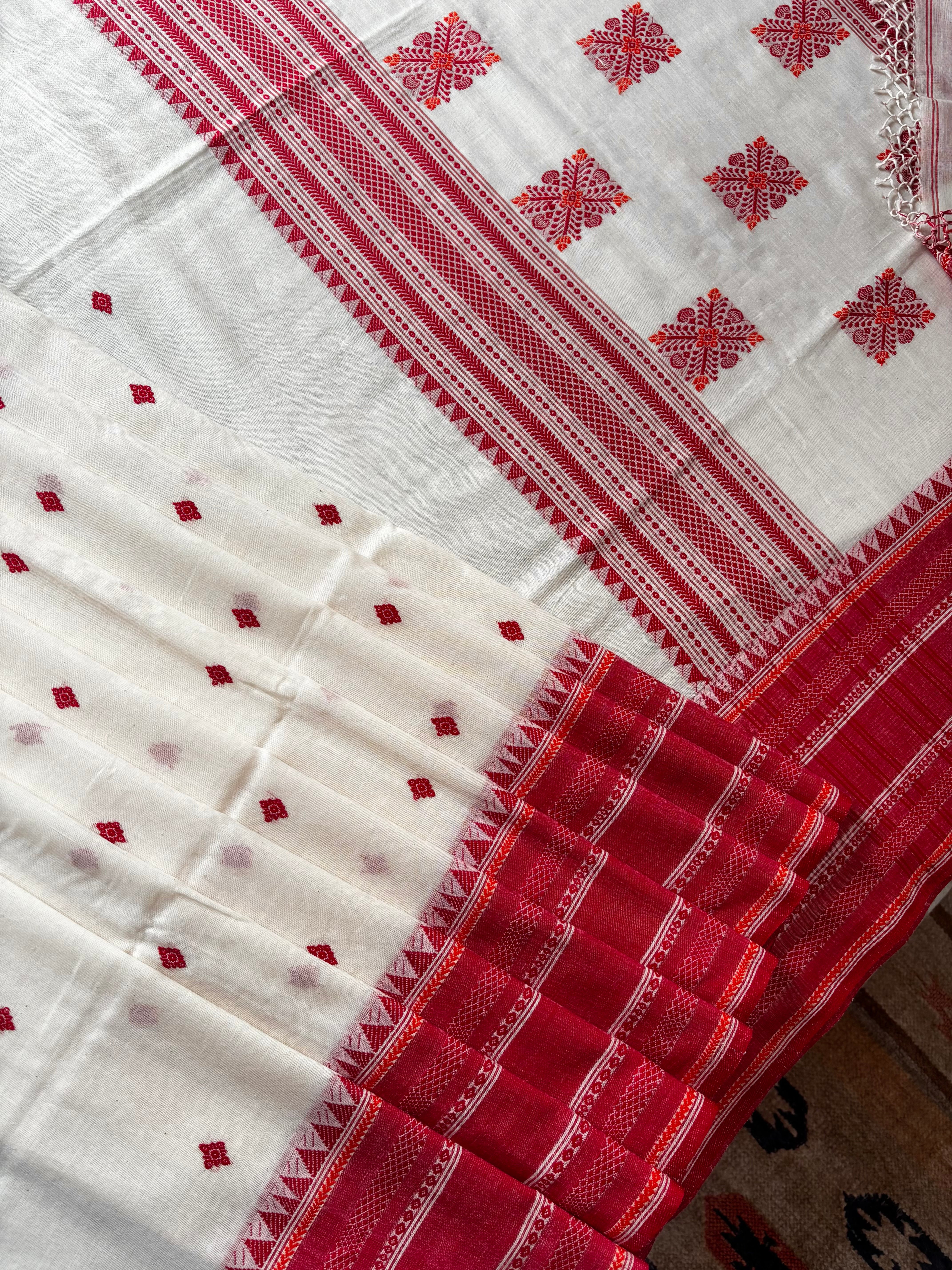 Handwoven Offwhite Red Phulia Cotton Saree