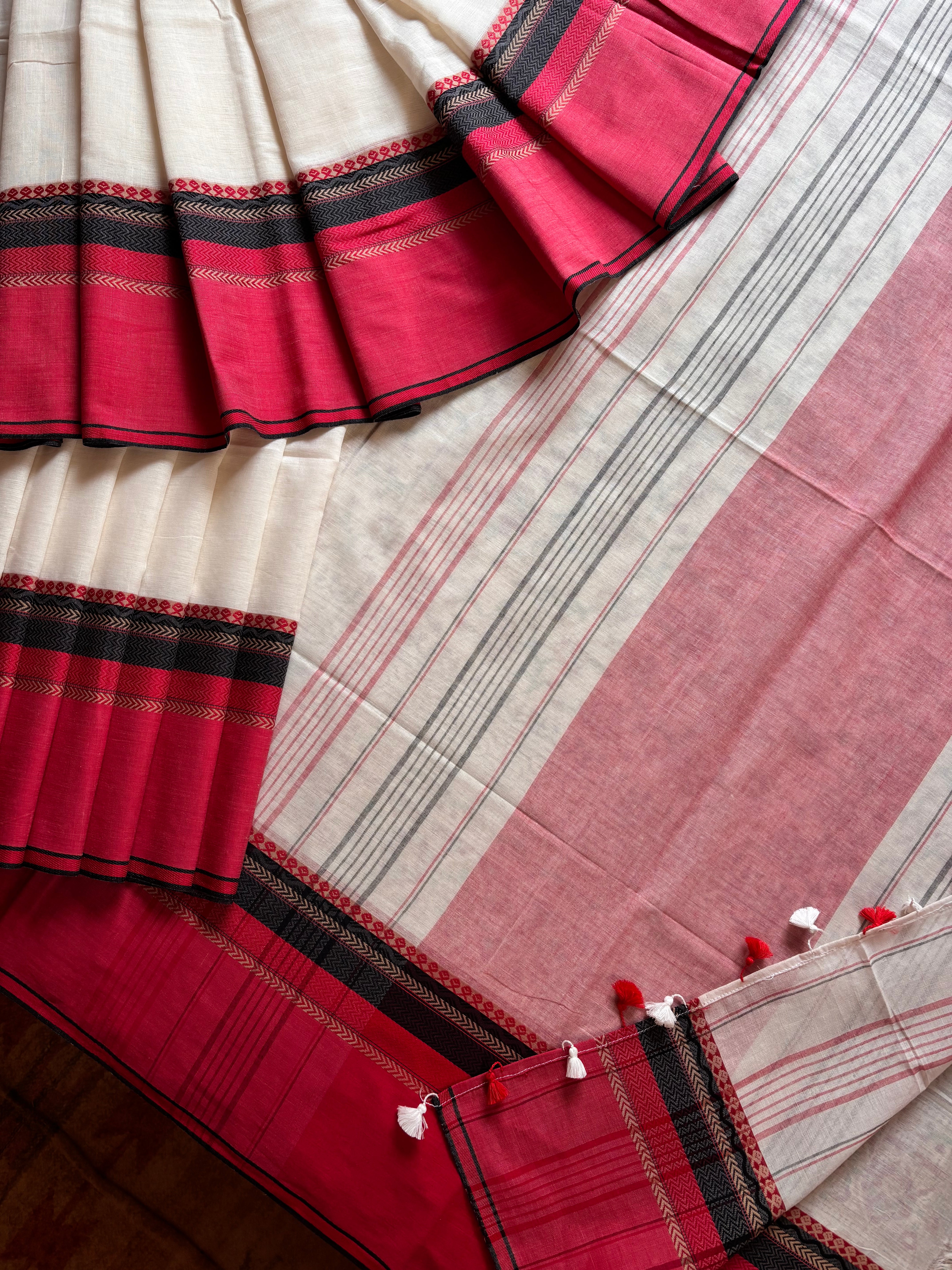 Handwoven Offwhite Red Phulia Cotton Saree