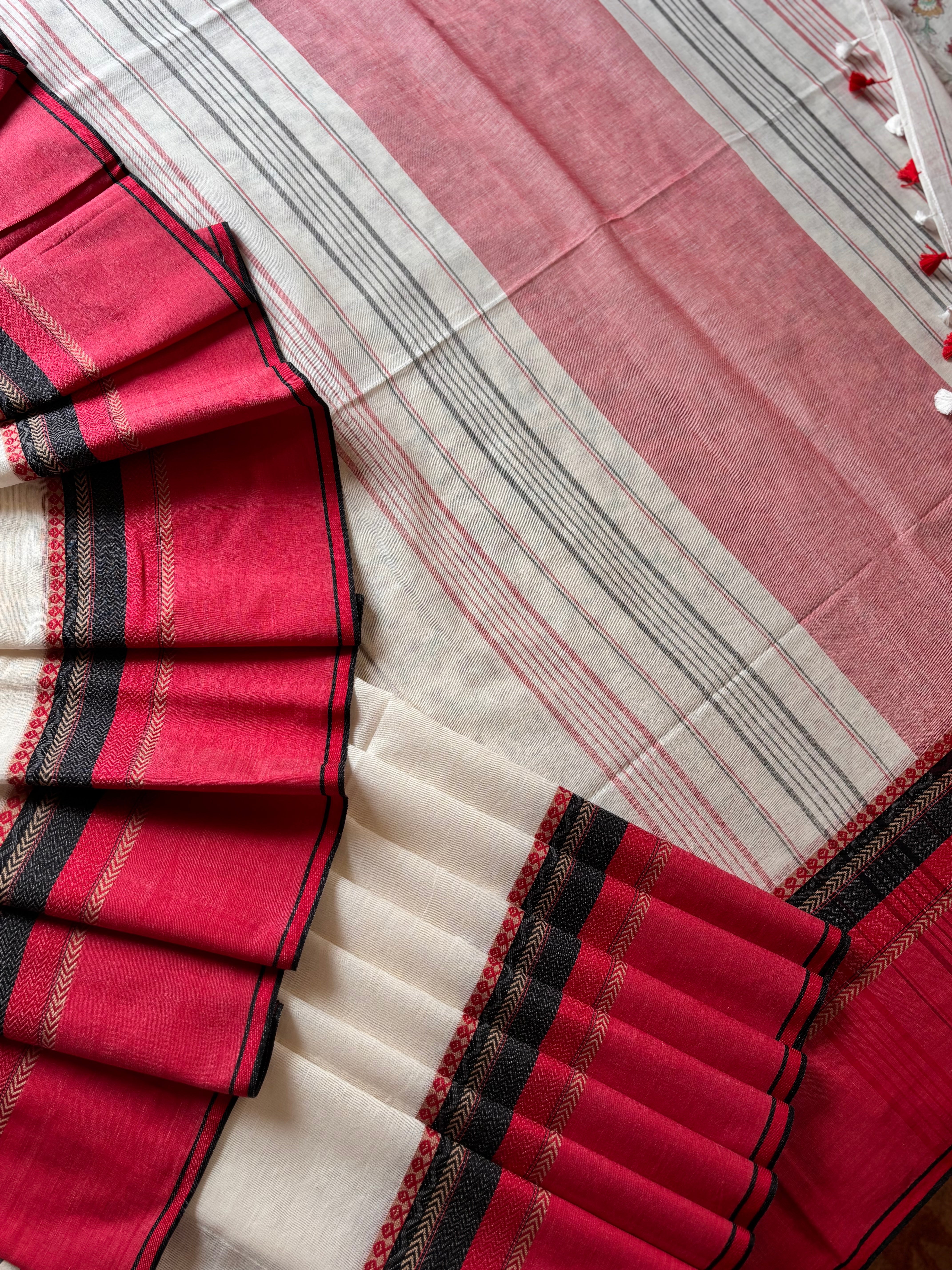 Handwoven Offwhite Red Phulia Cotton Saree