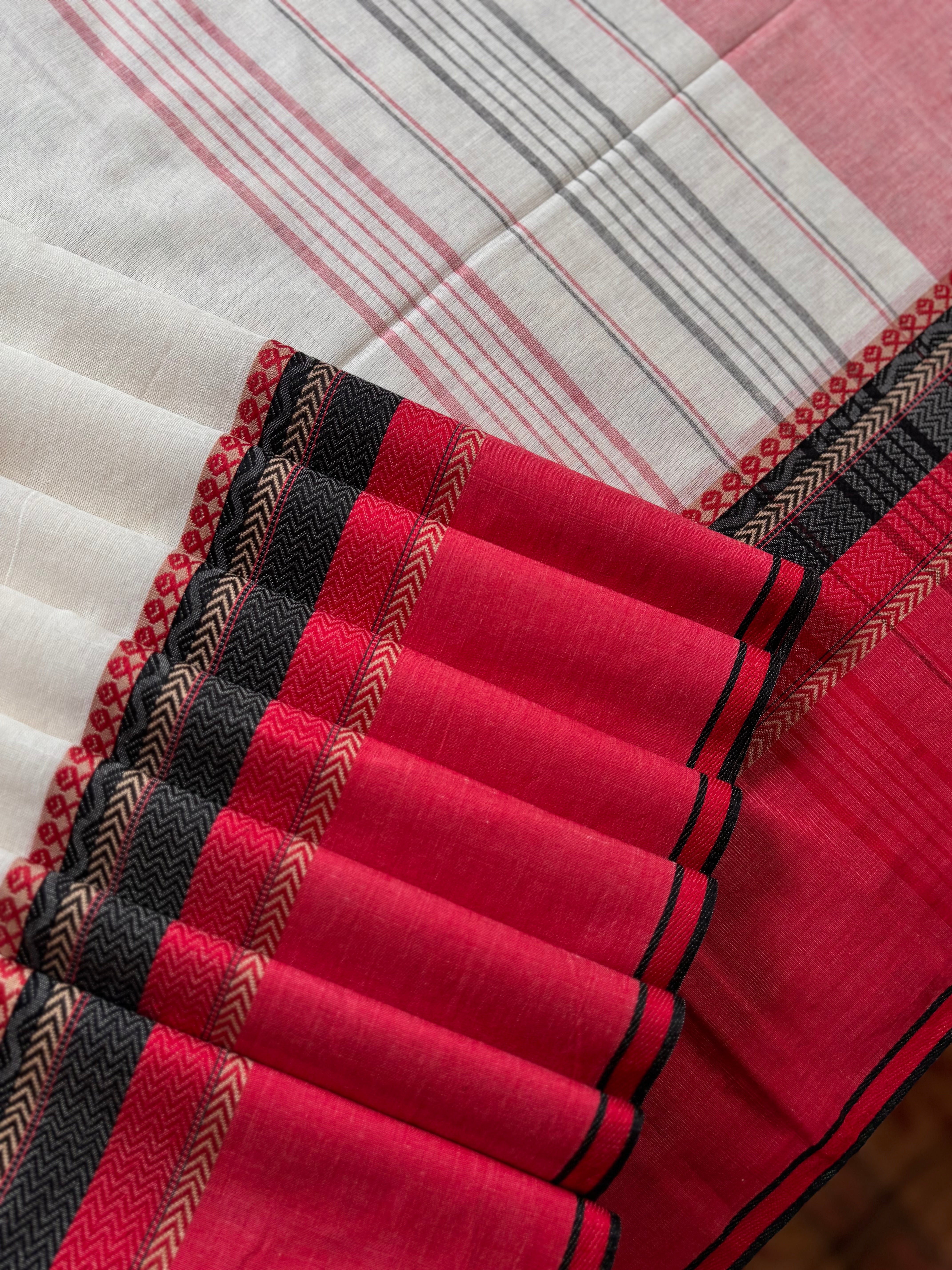 Handwoven Offwhite Red Phulia Cotton Saree