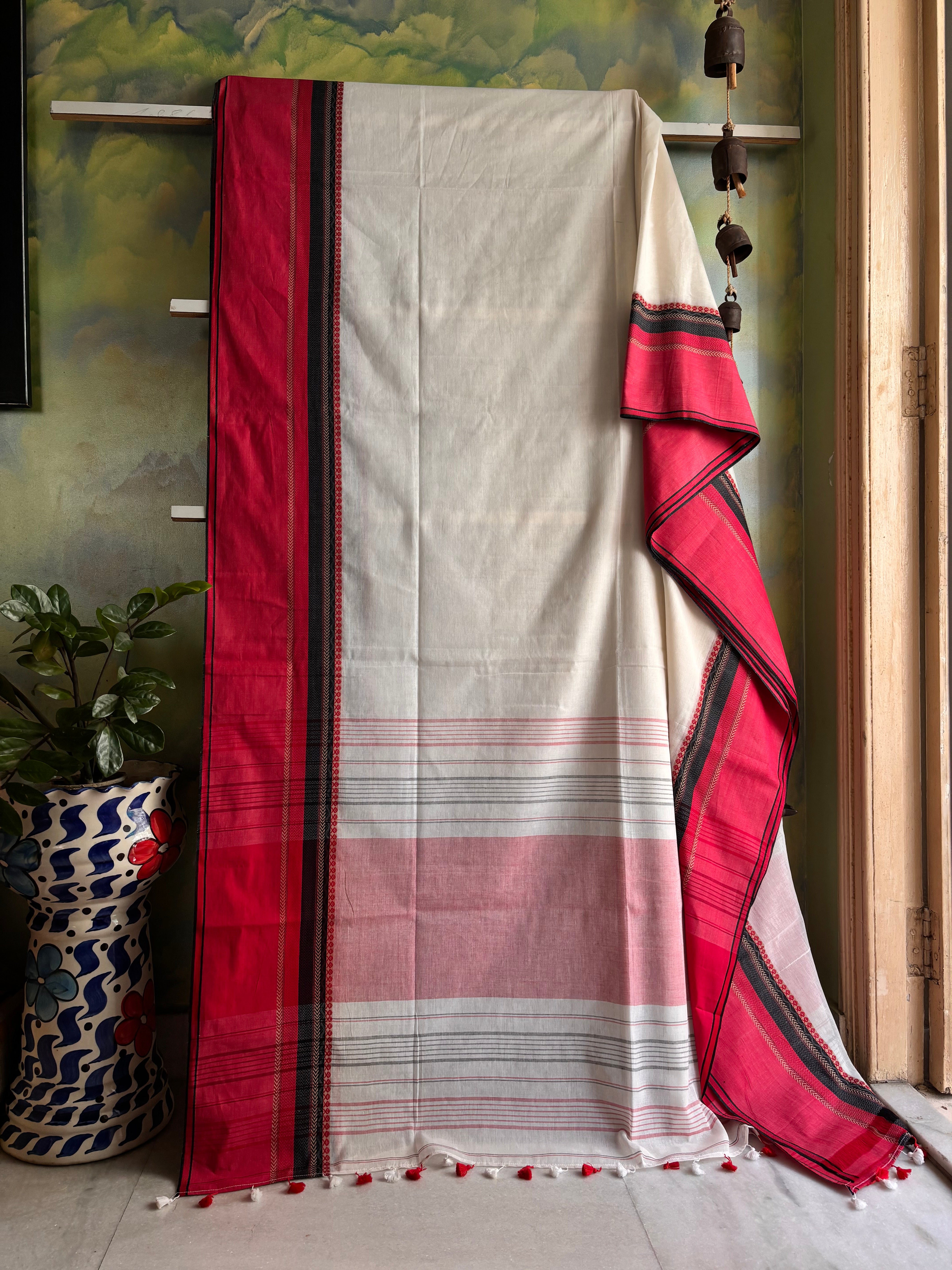 Handwoven Offwhite Red Phulia Cotton Saree