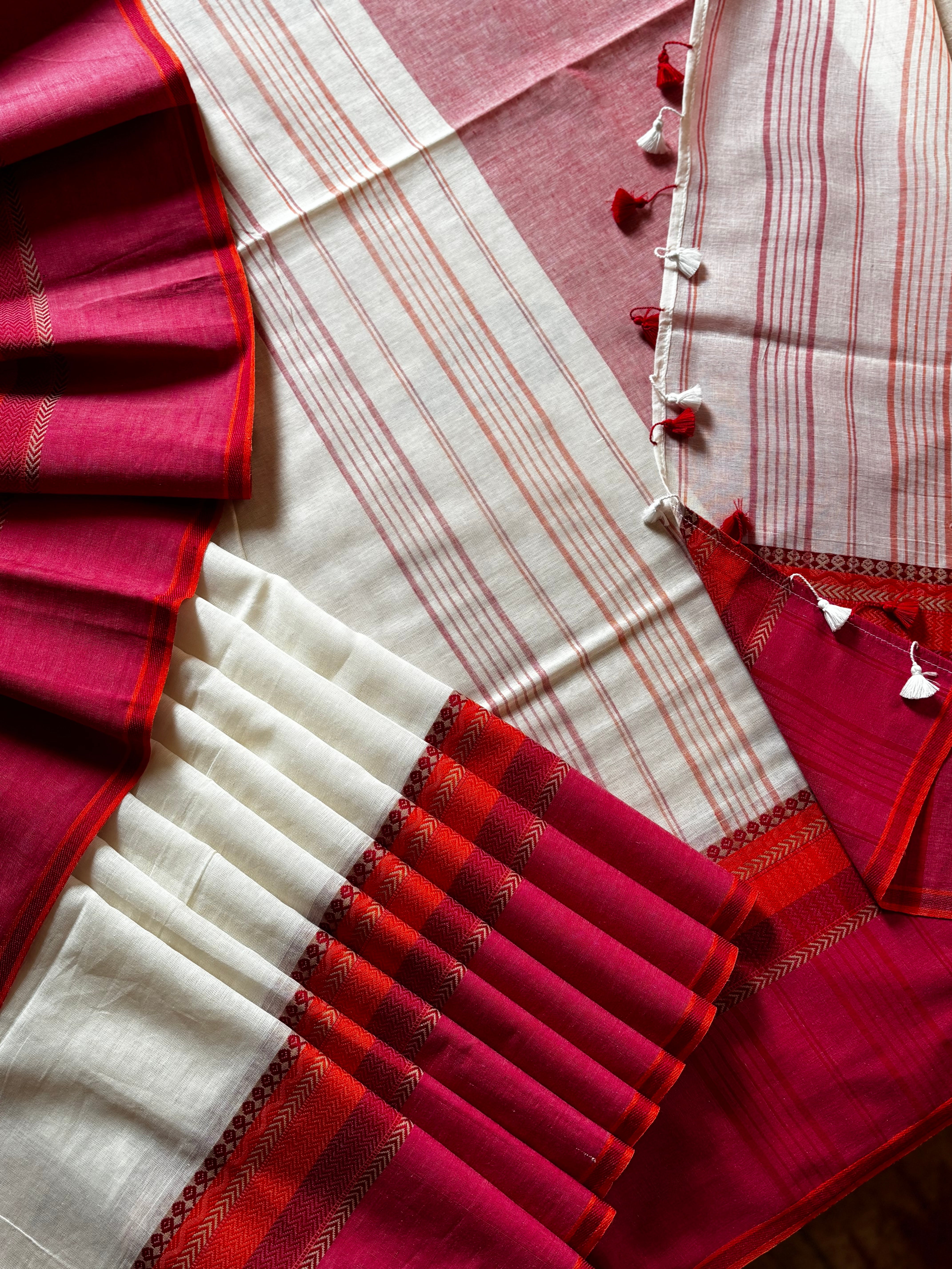 Handwoven White Red Phulia Cotton Saree