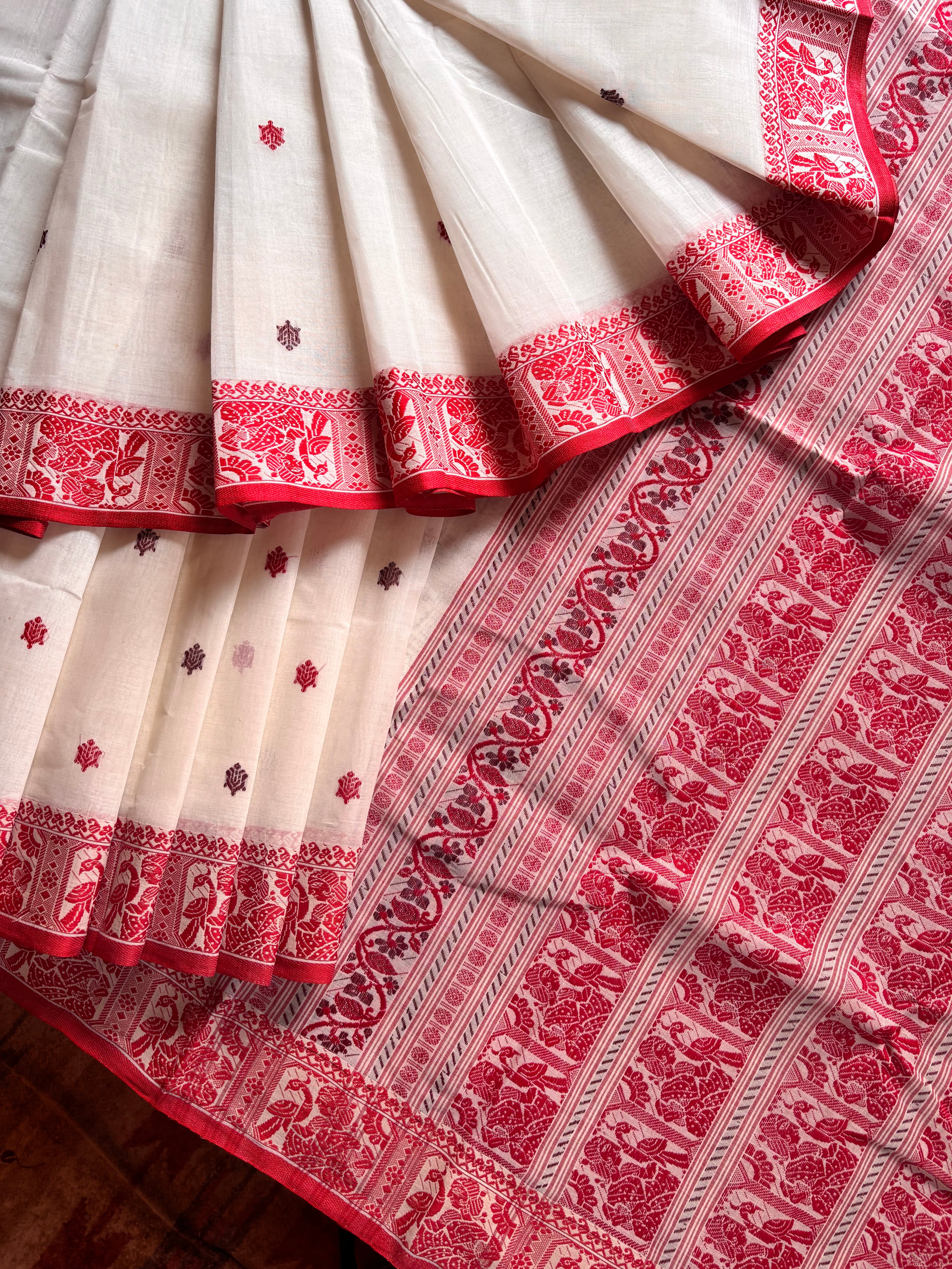 Handwoven Ofwhite Red Baluchari Cotton Saree