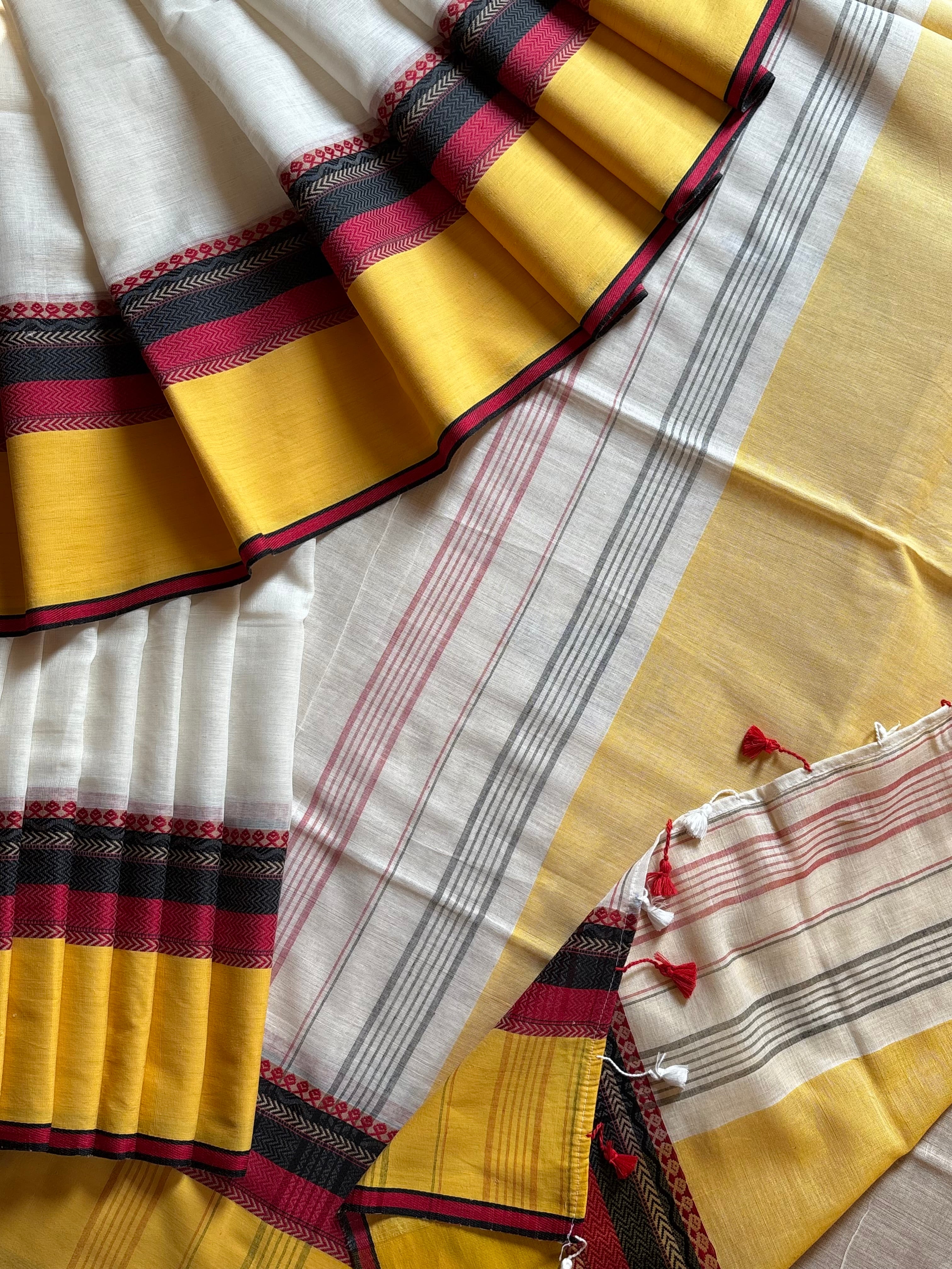 Handwoven Offwhite Phulia Cotton Saree
