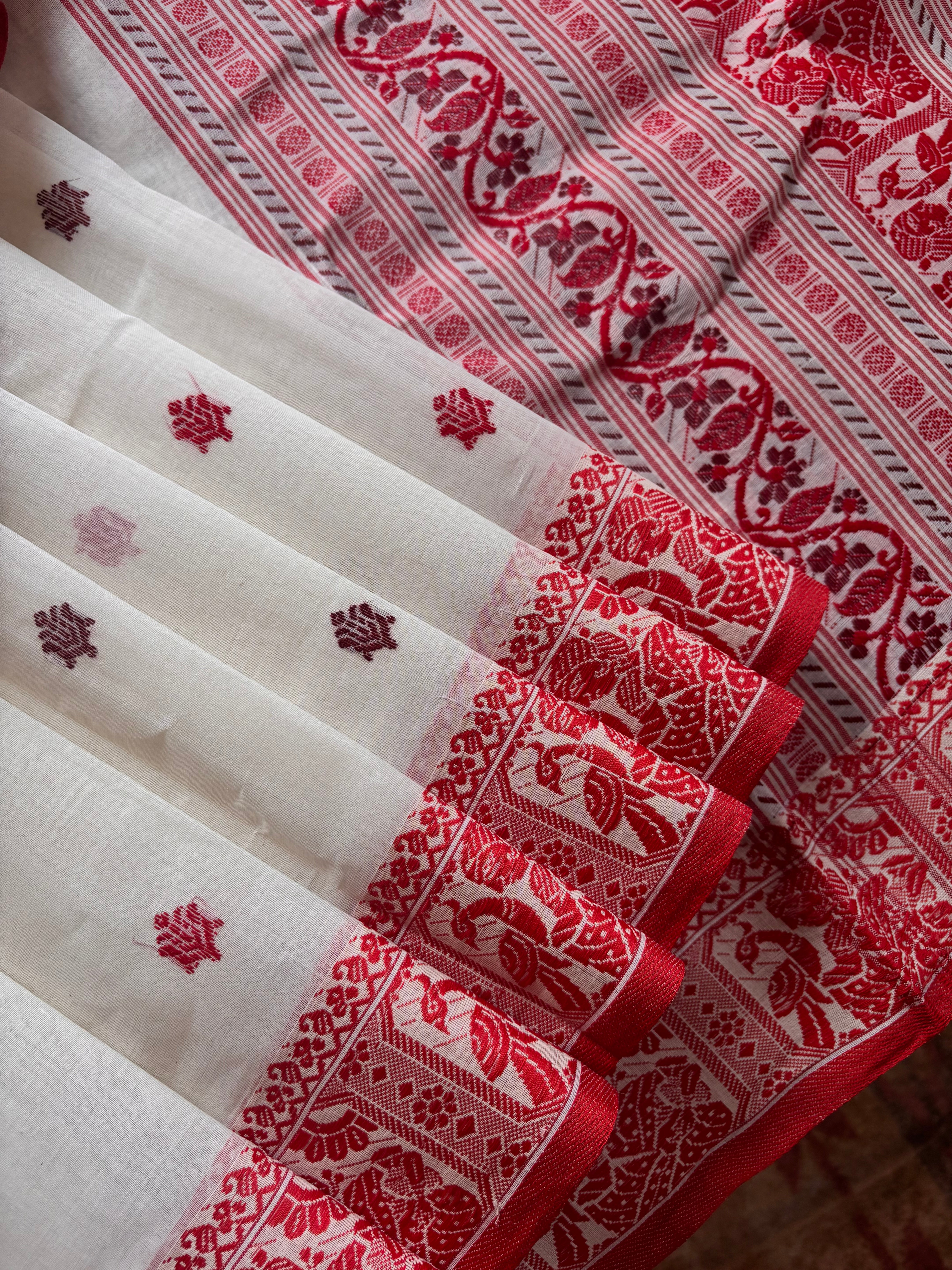 Handwoven Ofwhite Red Baluchari Cotton Saree