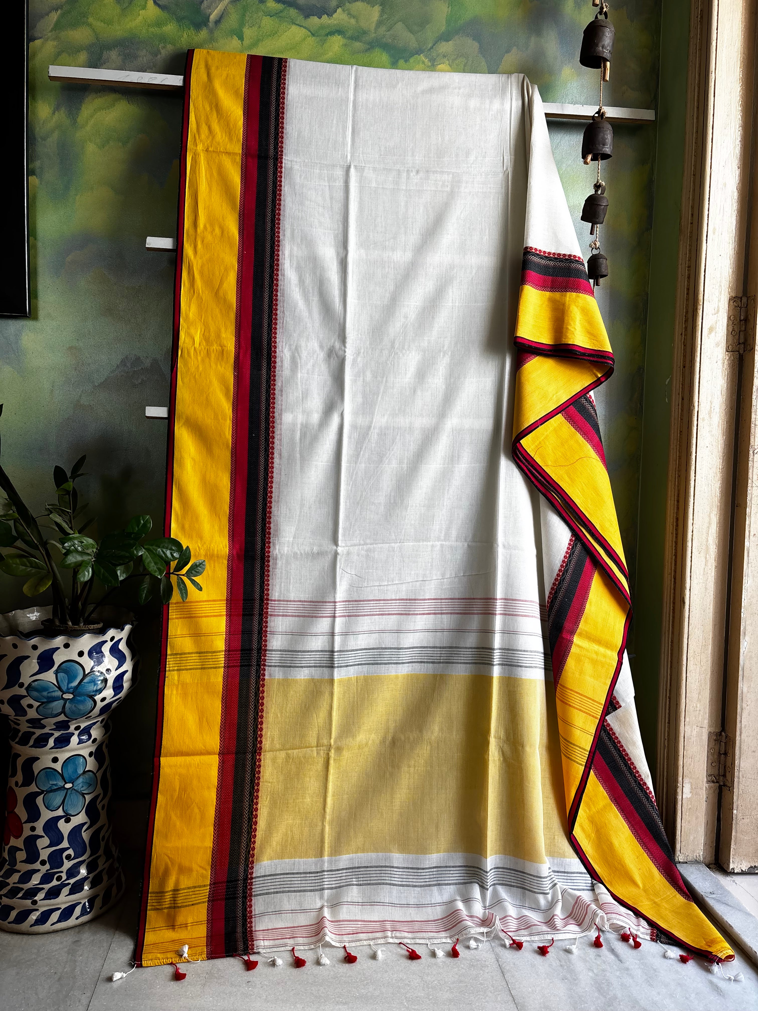 Handwoven Offwhite Phulia Cotton Saree