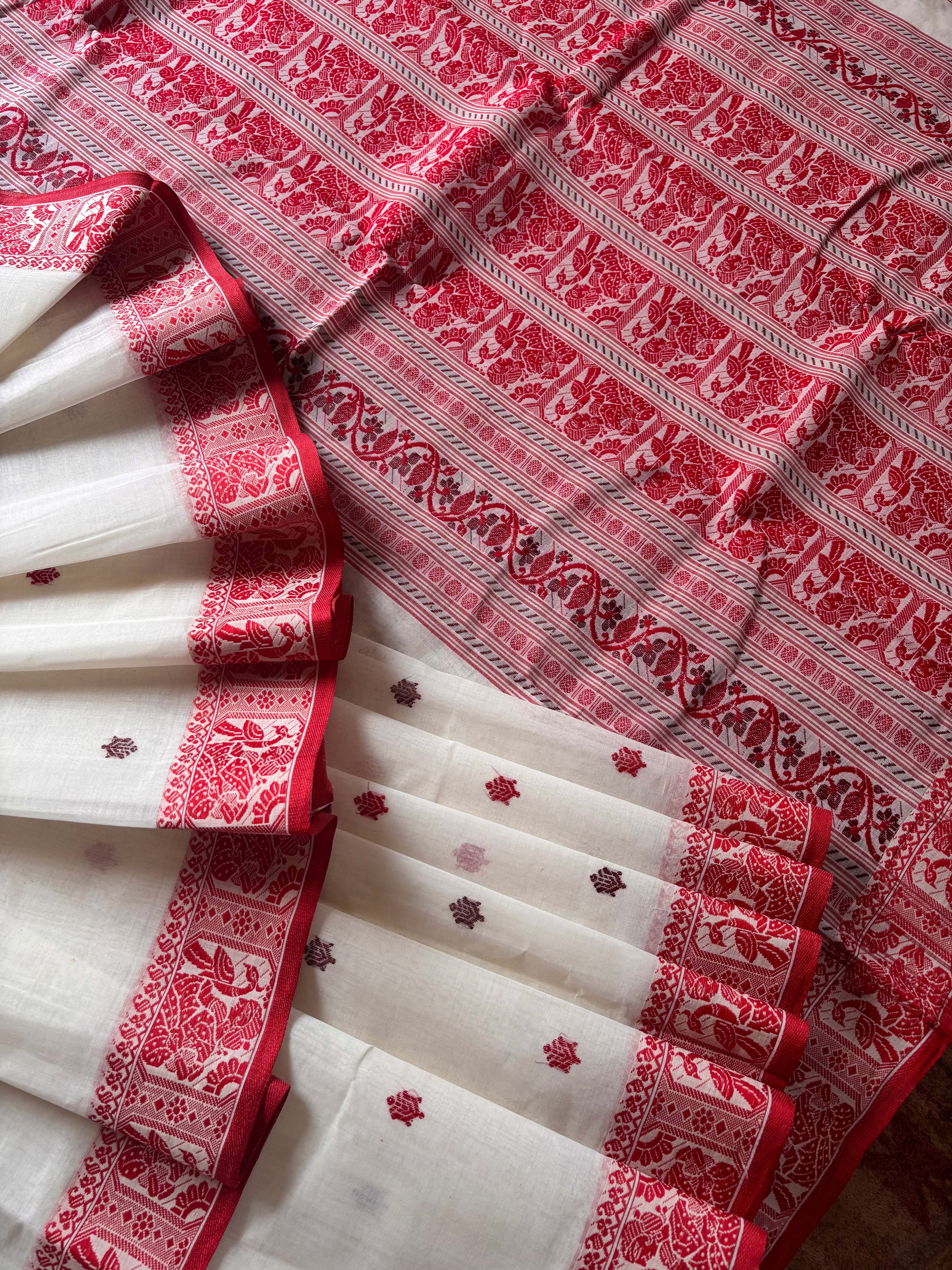 Handwoven Ofwhite Red Baluchari Cotton Saree