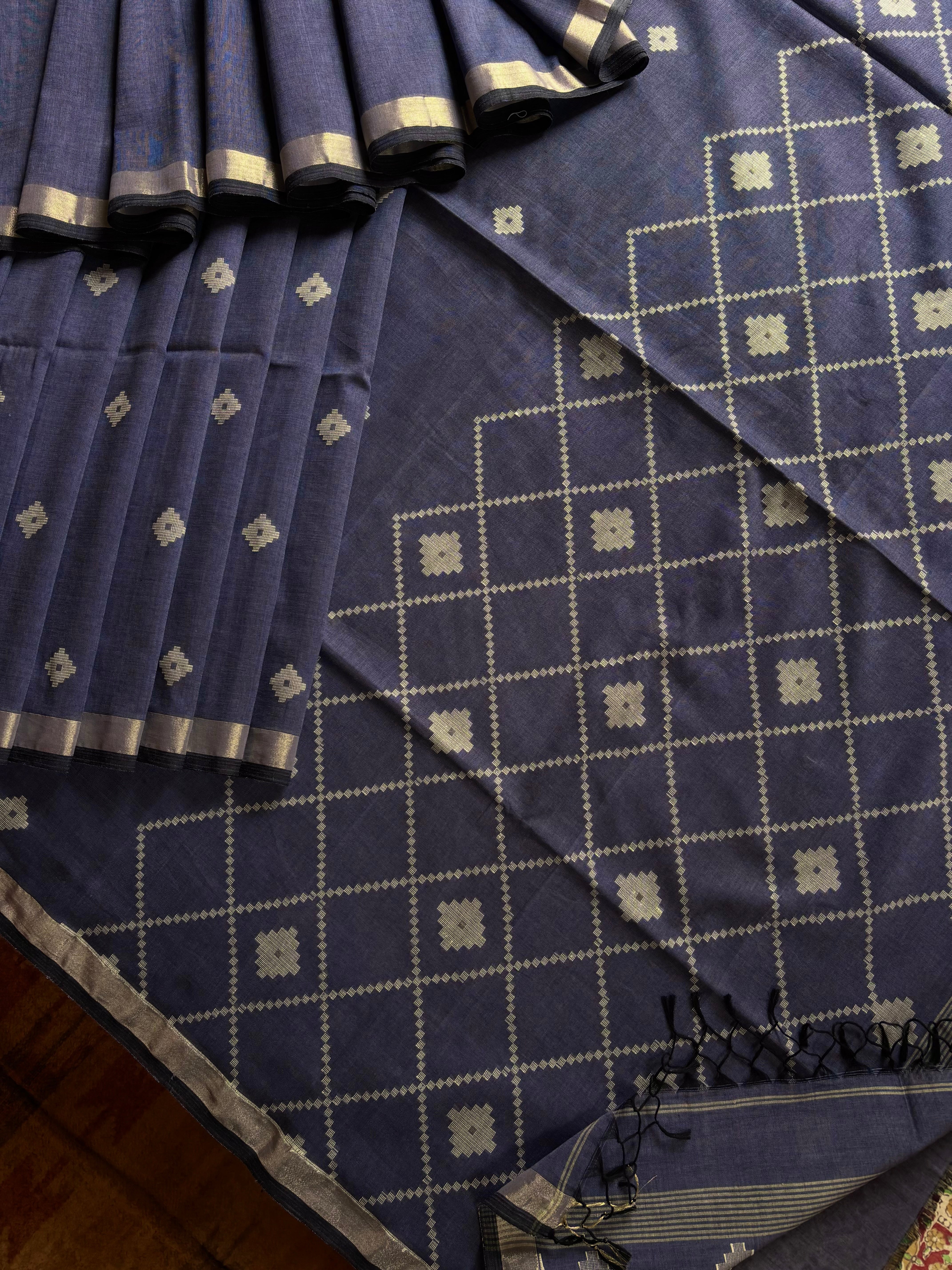 Handwoven Lilac Grey Colour Cotton Jamdani Saree