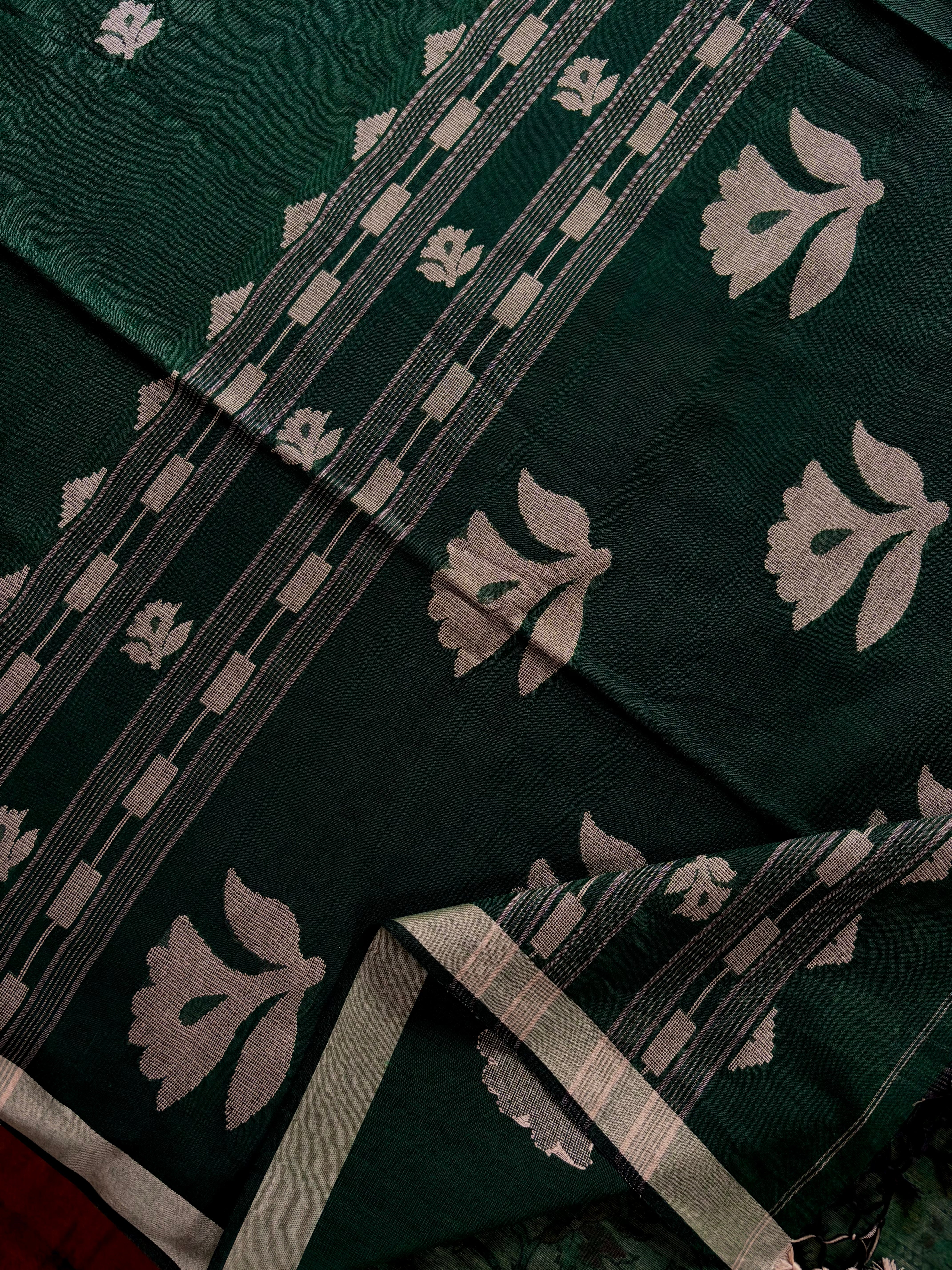 Handwoven Emerald Green Cotton Jamdani Saree