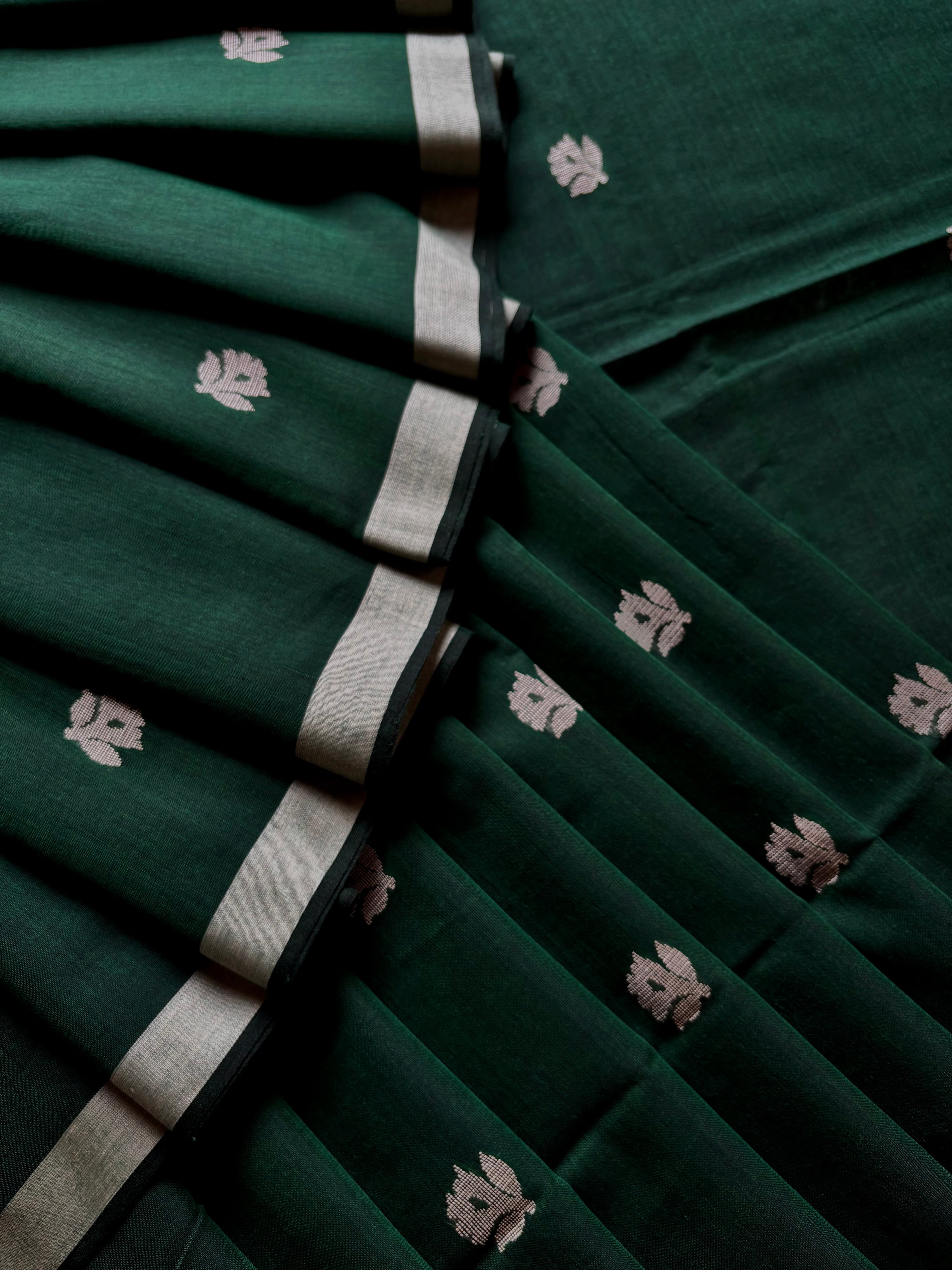 Handwoven Emerald Green Cotton Jamdani Saree
