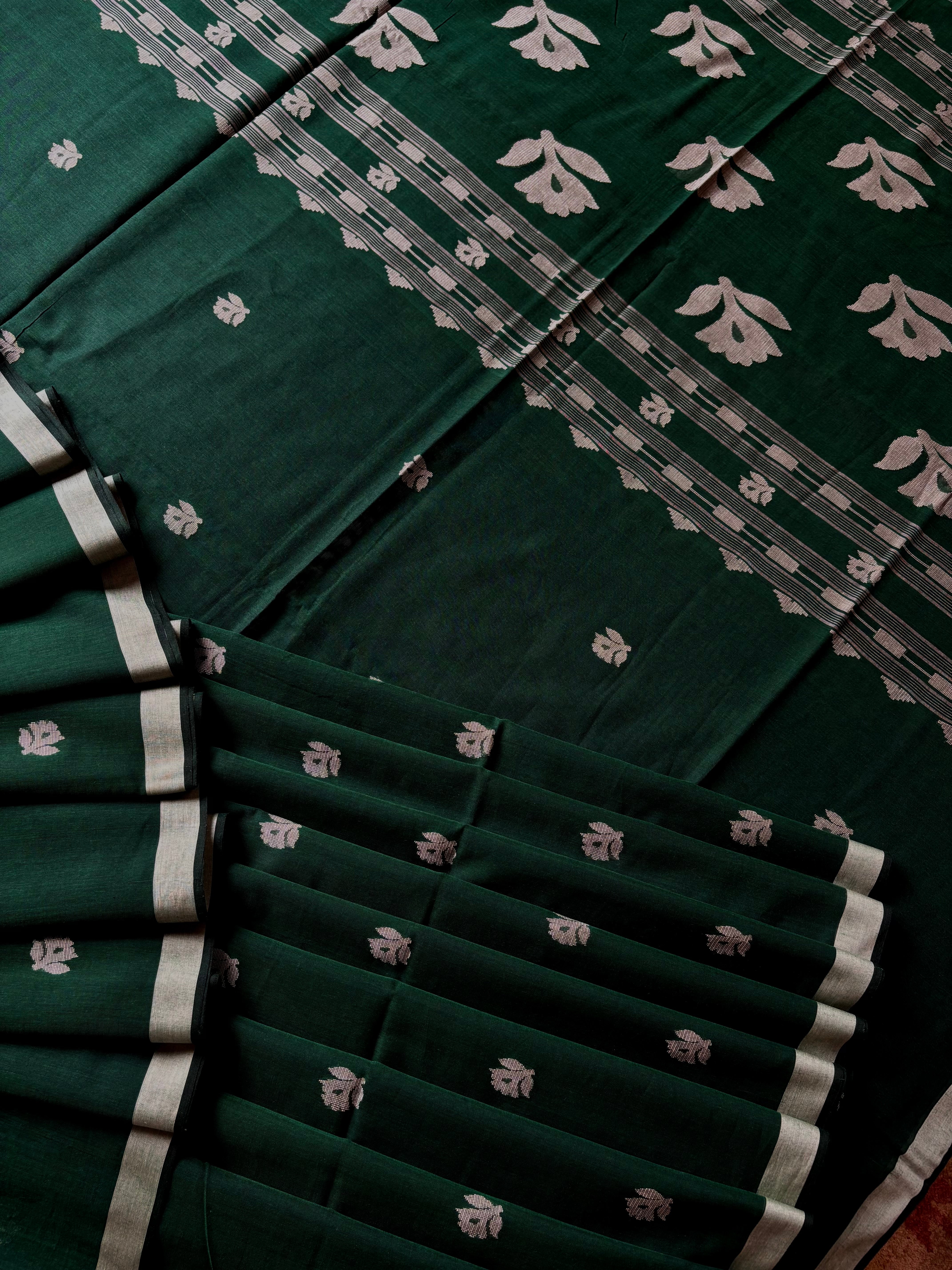 Handwoven Emerald Green Cotton Jamdani Saree