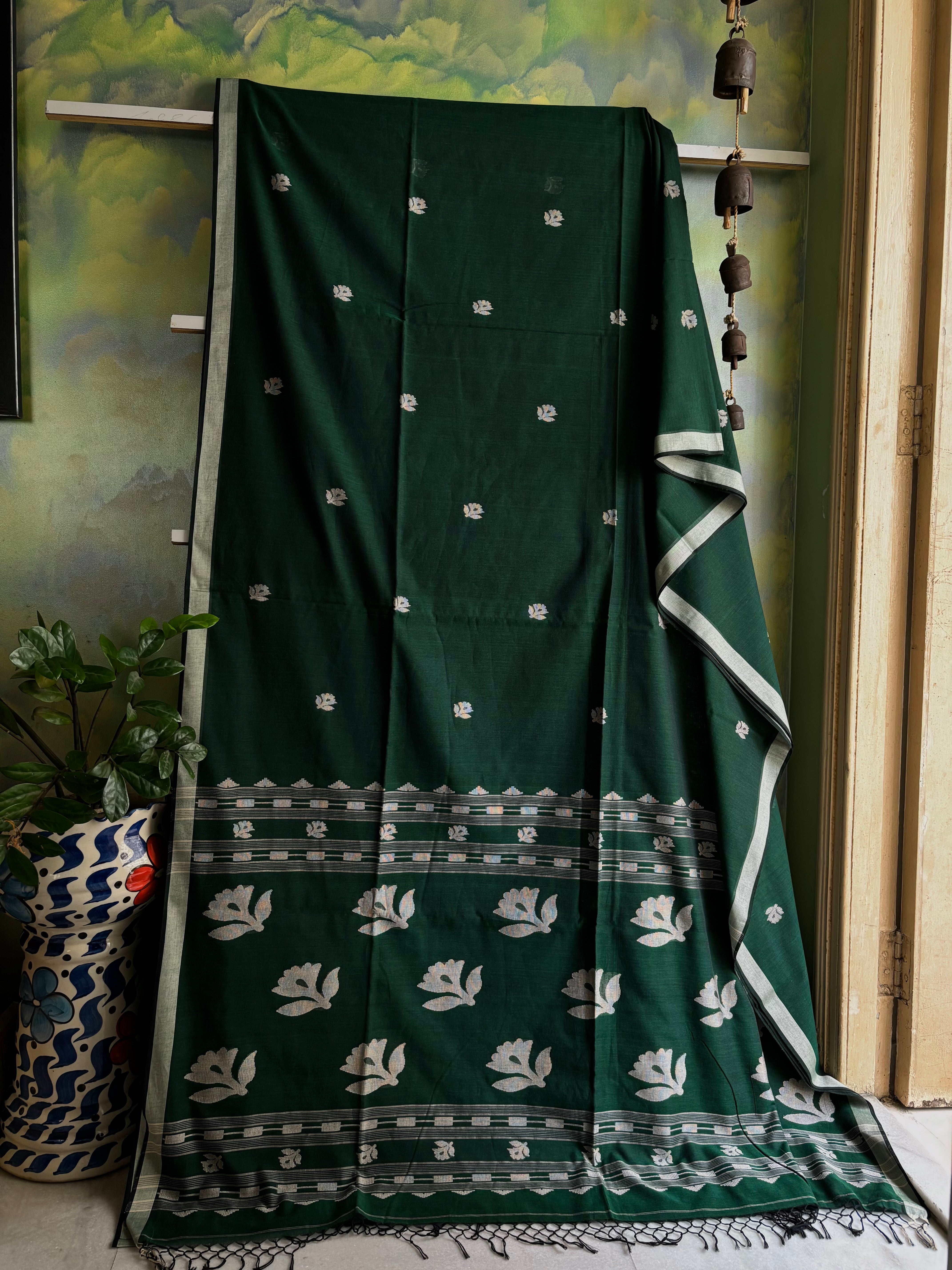 Handwoven Emerald Green Cotton Jamdani Saree