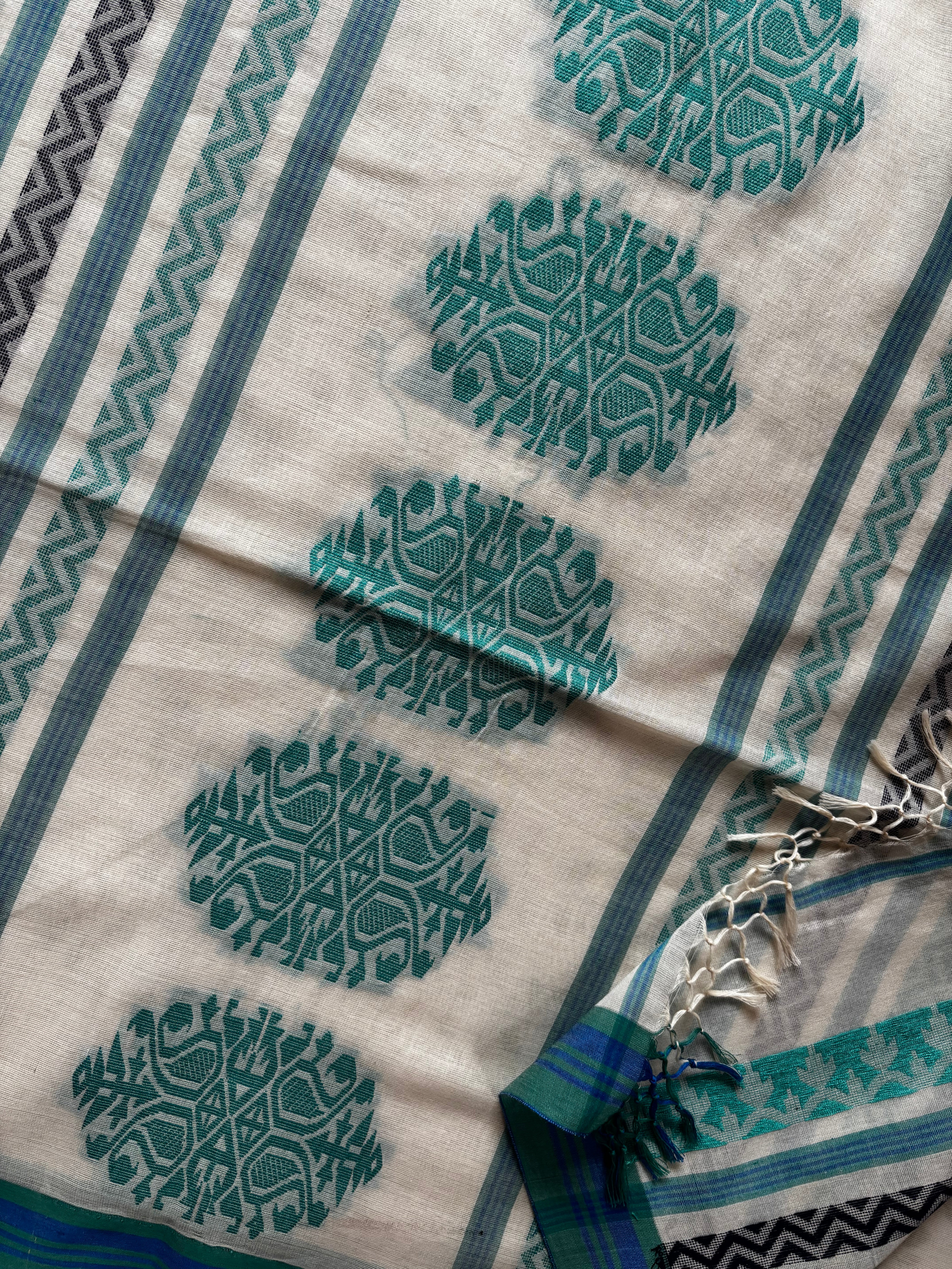 Handwoven Cream White Cotton Jamdani Saree