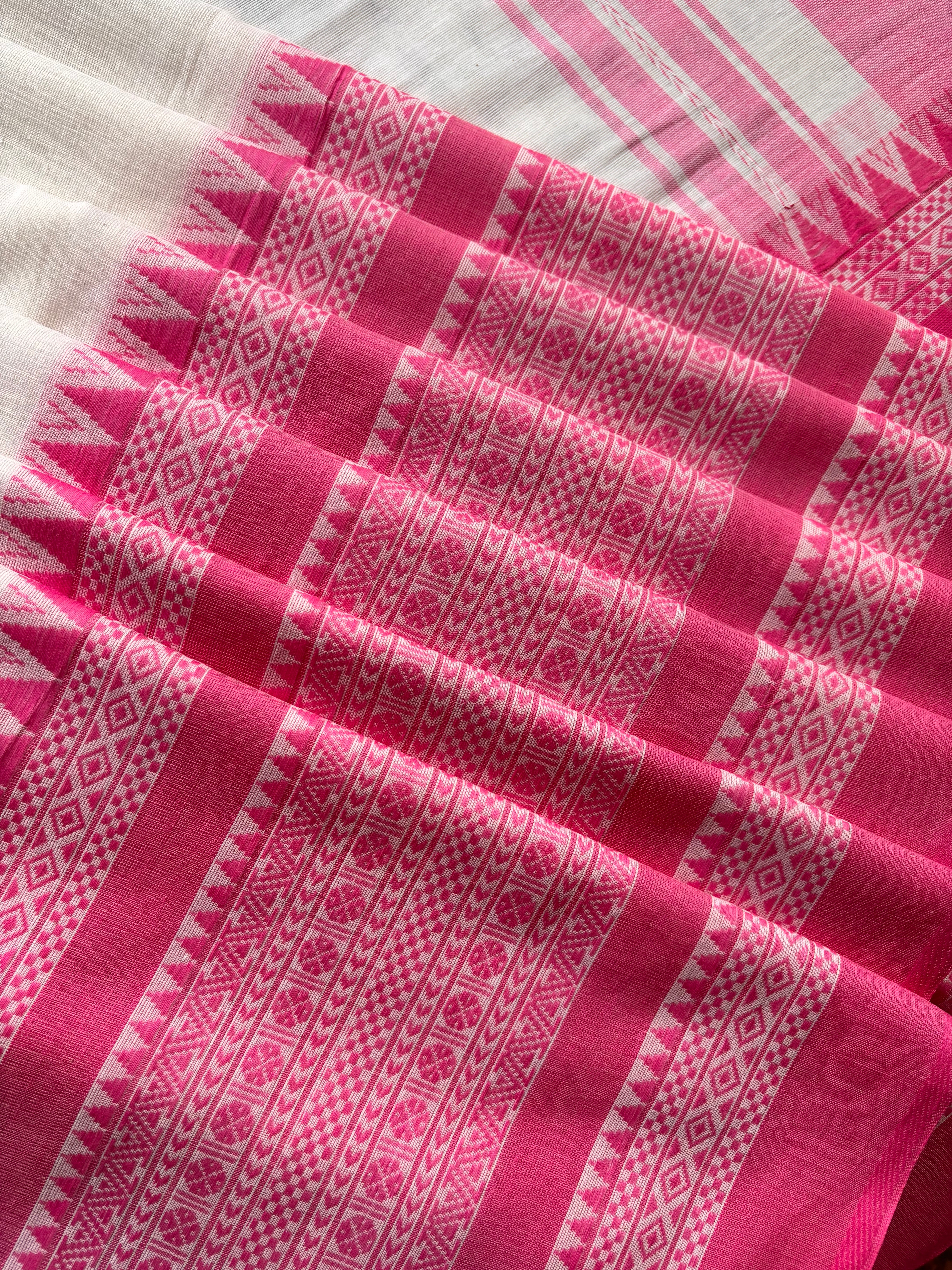 Handwoven White Colour Cotton Dhonekhali Saree
