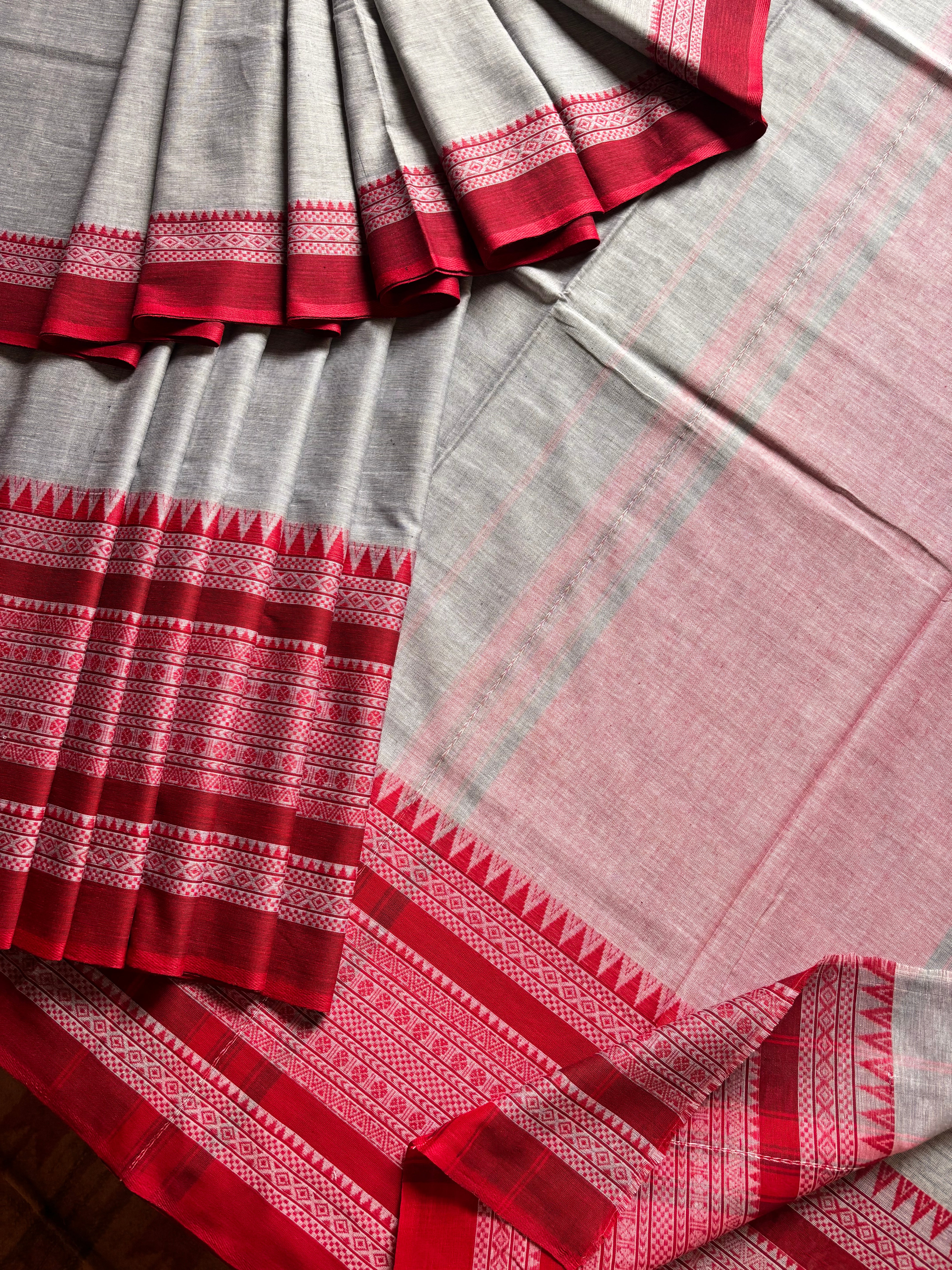 Handwoven Grey Red Colour Cotton Dhonekhali Saree