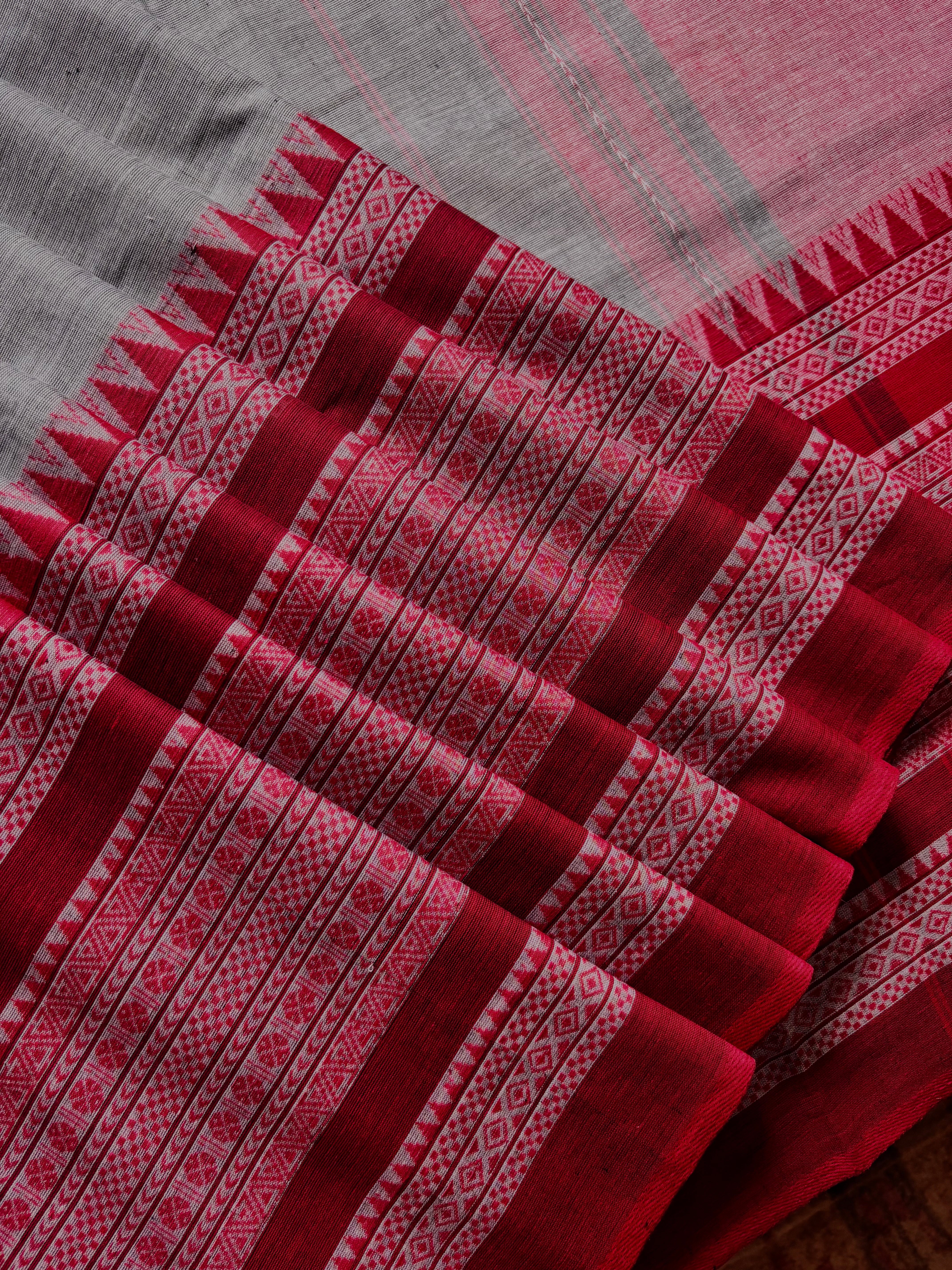 Handwoven Grey Red Colour Cotton Dhonekhali Saree