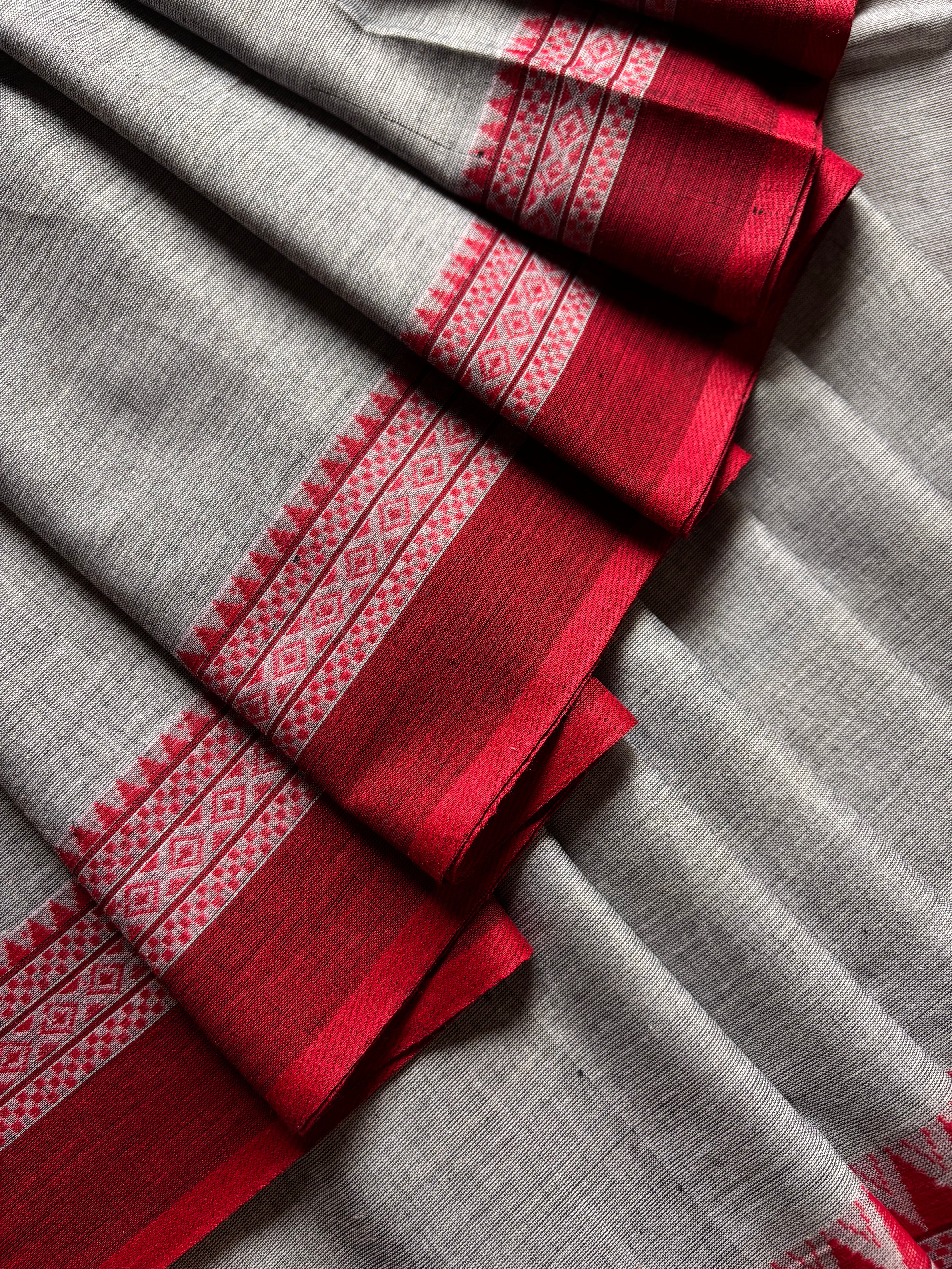 Handwoven Grey Red Colour Cotton Dhonekhali Saree