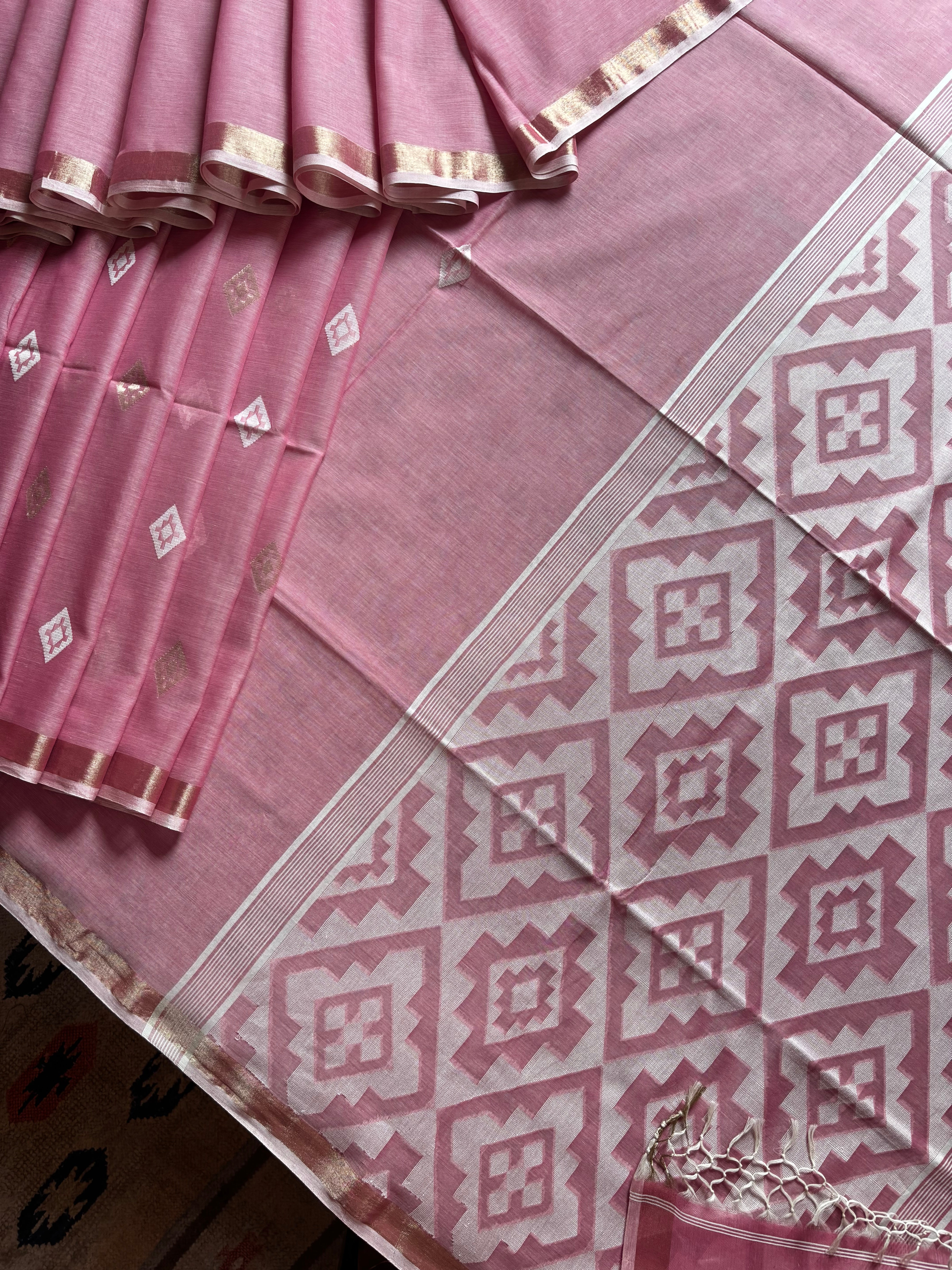 Handwoven Dusty Pink Colour Cotton Jamdani Saree