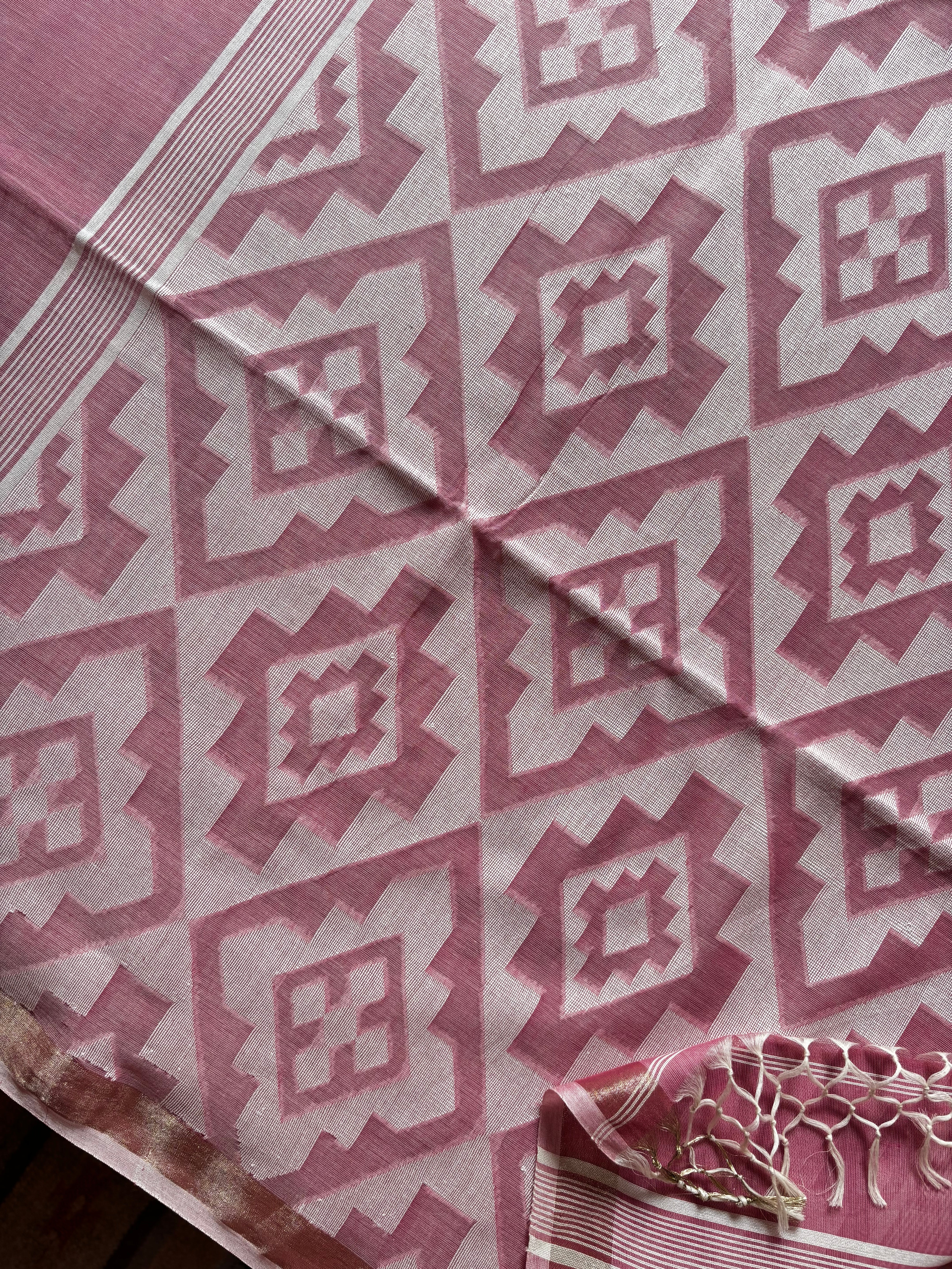Handwoven Dusty Pink Colour Cotton Jamdani Saree