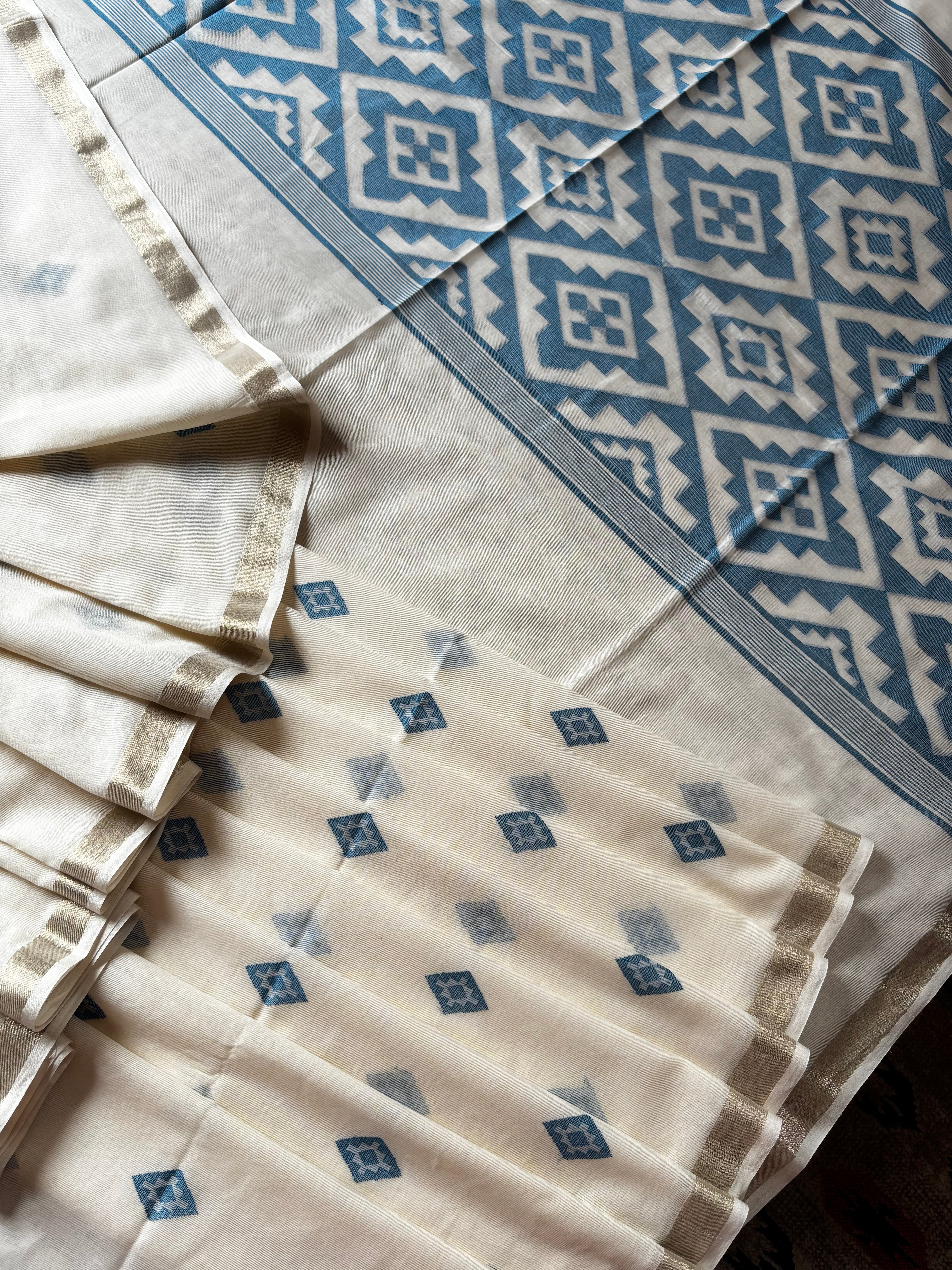 Handwoven Offwhite Blue Cotton Jamdani Saree