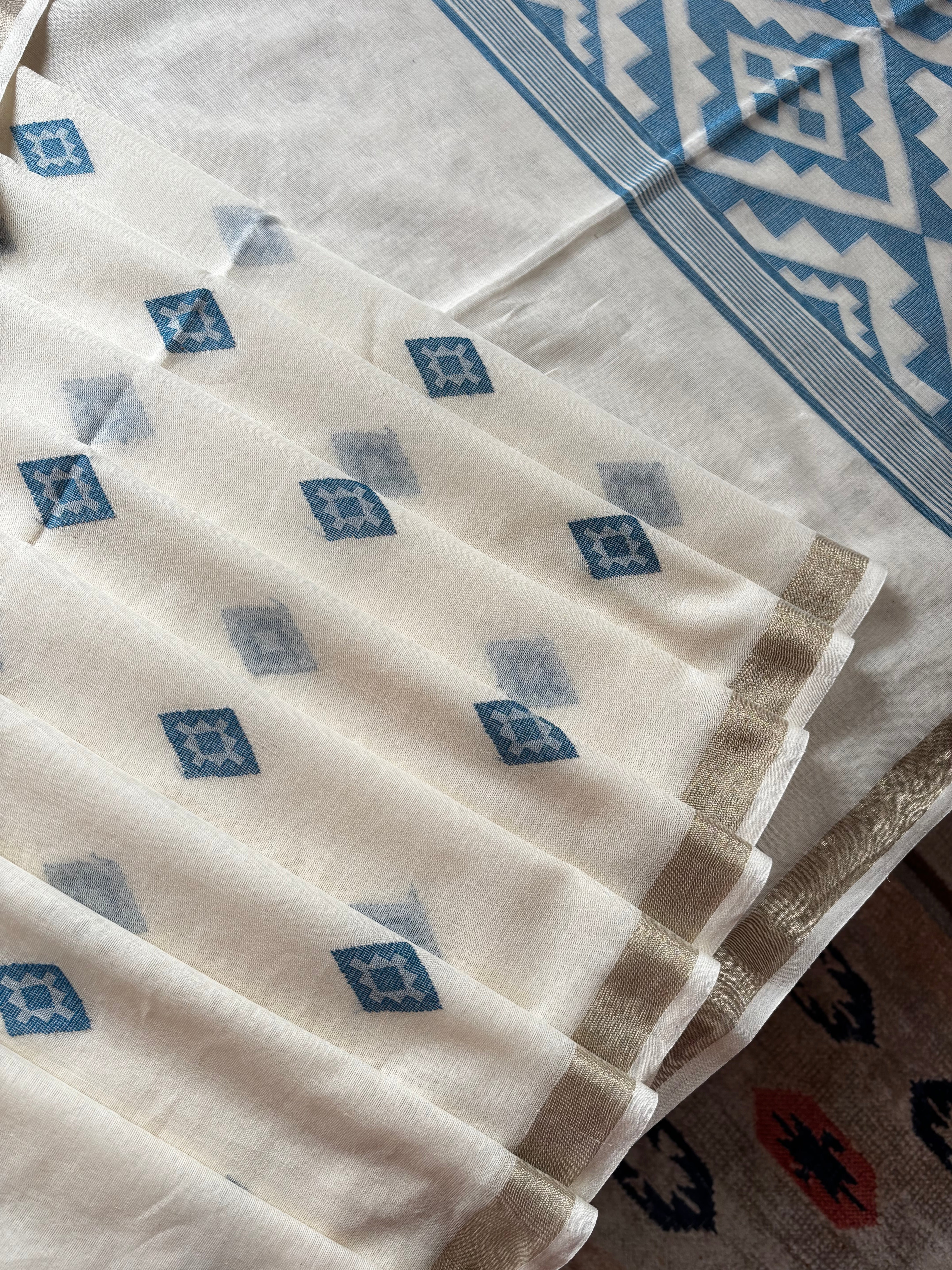 Handwoven Offwhite Blue Cotton Jamdani Saree