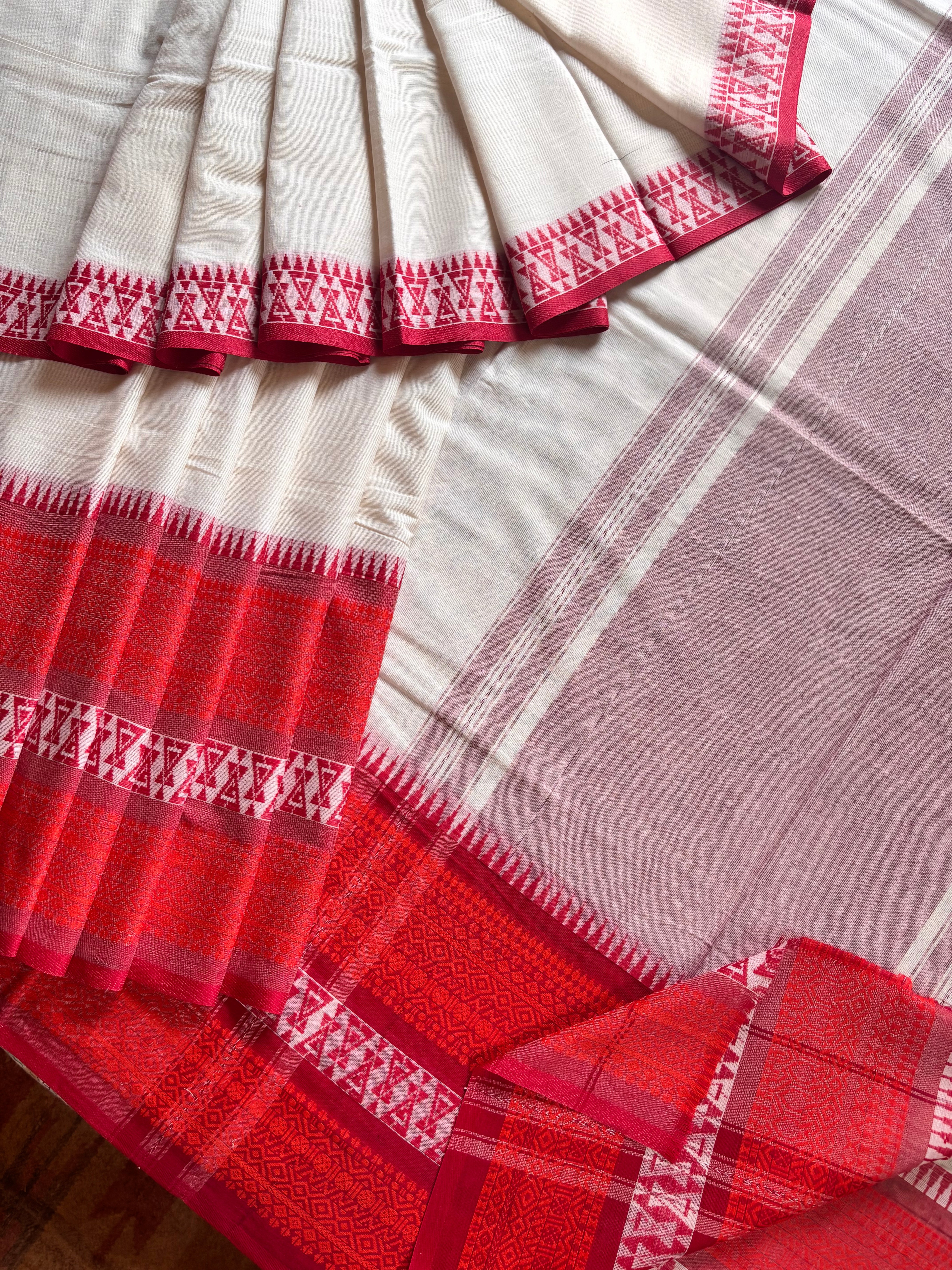 Handwoven White Red Cotton Dhonekhali Saree