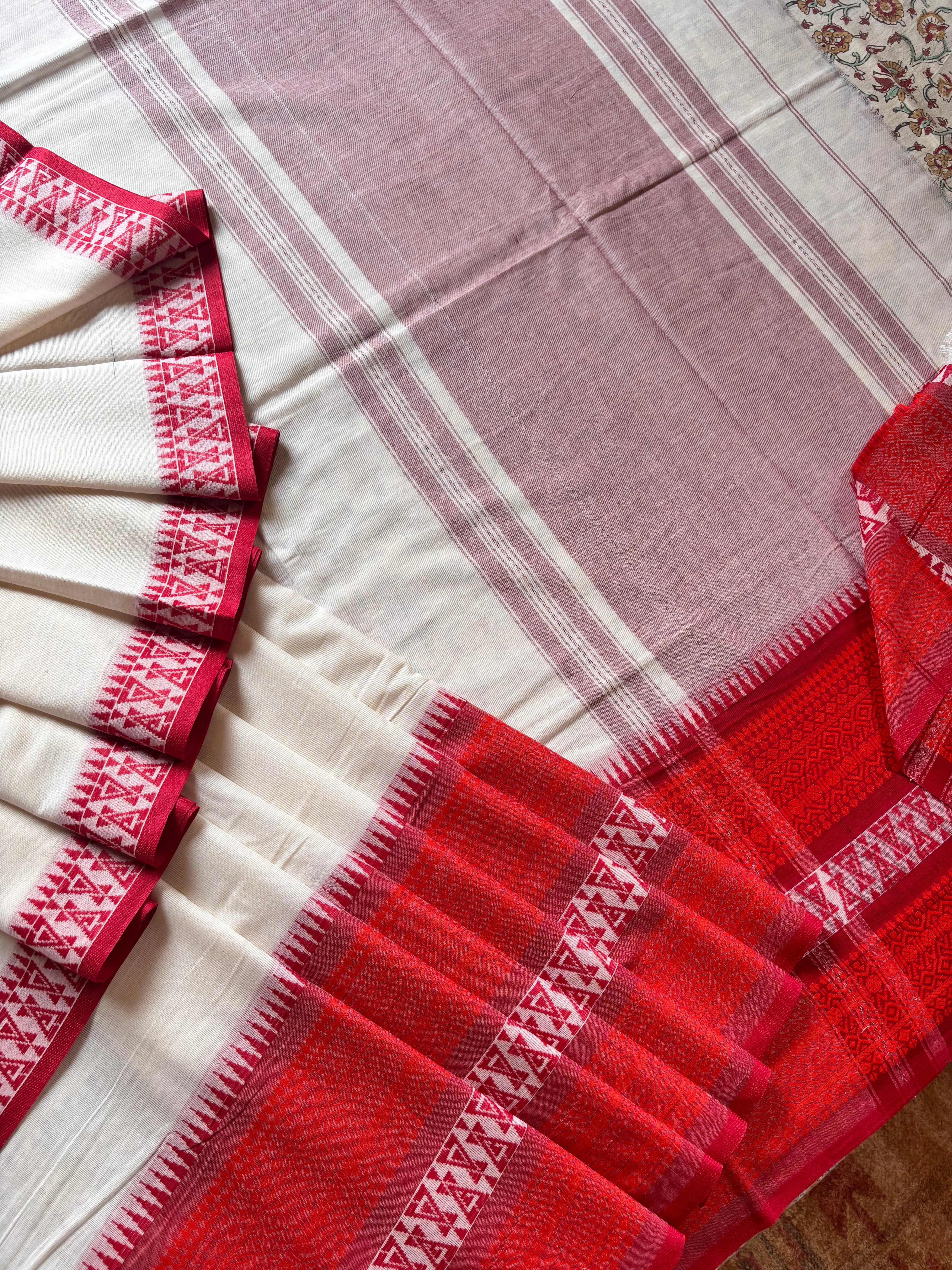 Handwoven White Red Cotton Dhonekhali Saree