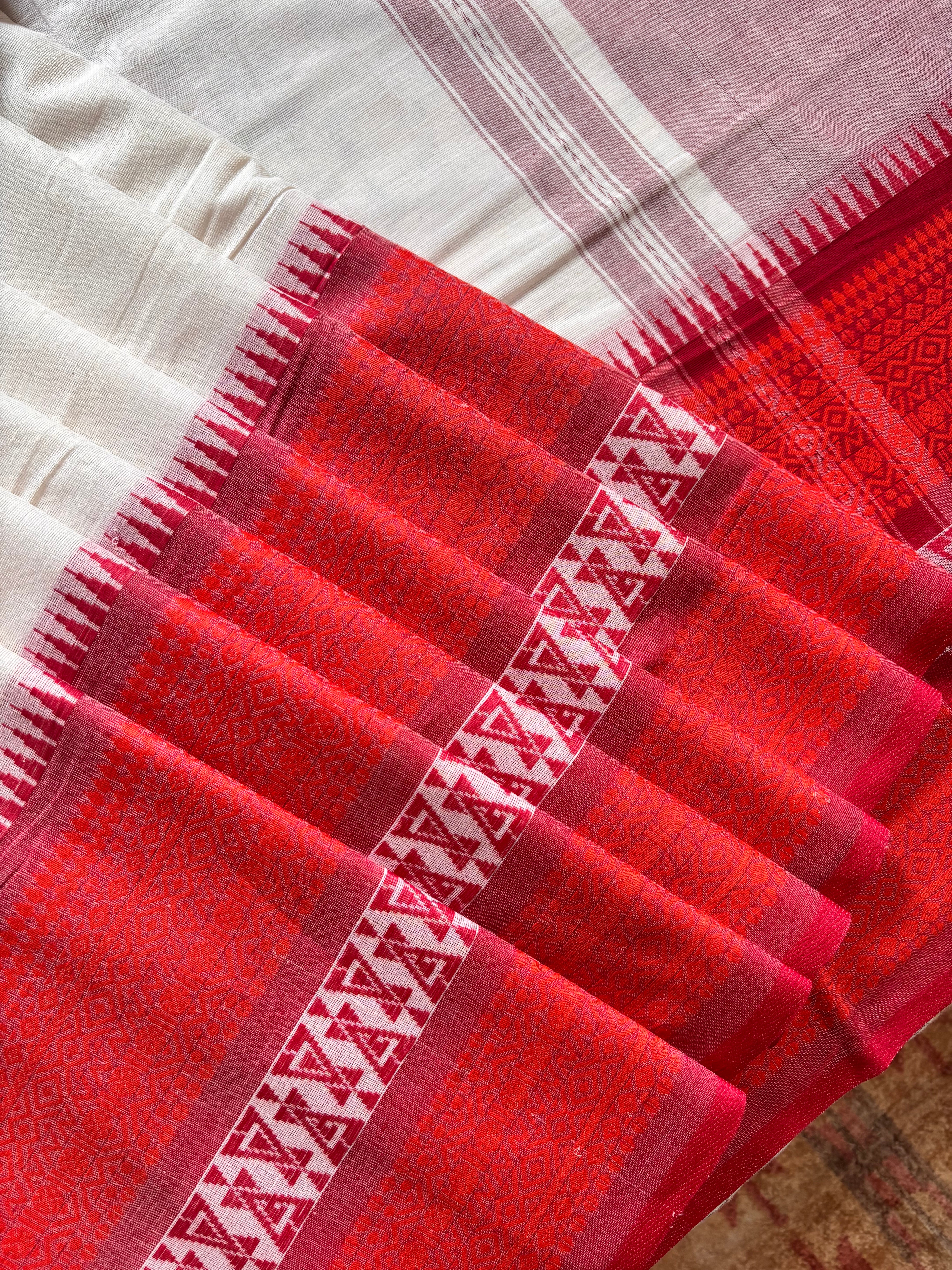 Handwoven White Red Cotton Dhonekhali Saree
