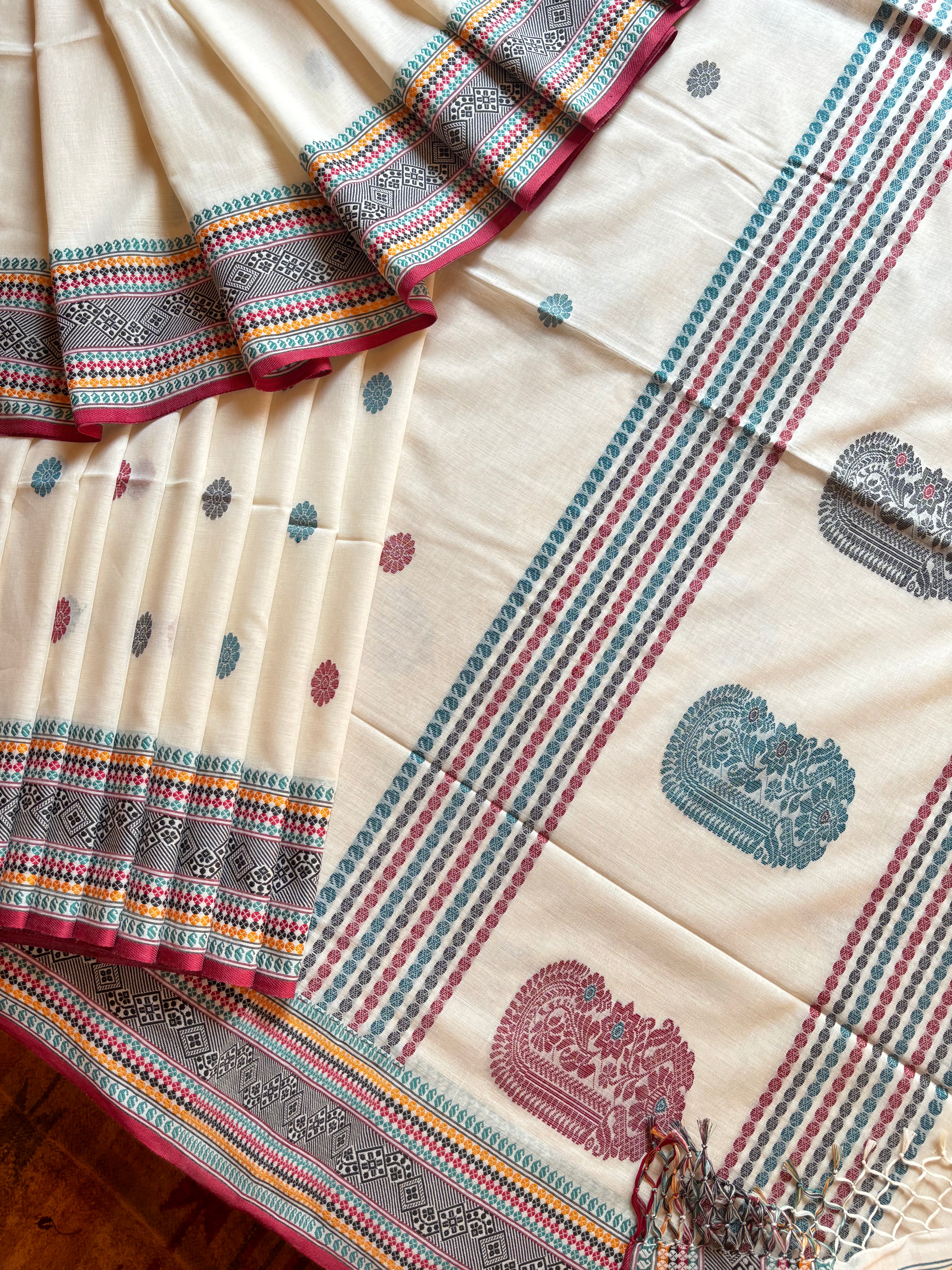 Handwoven Offwhite Phulia Cotton Saree