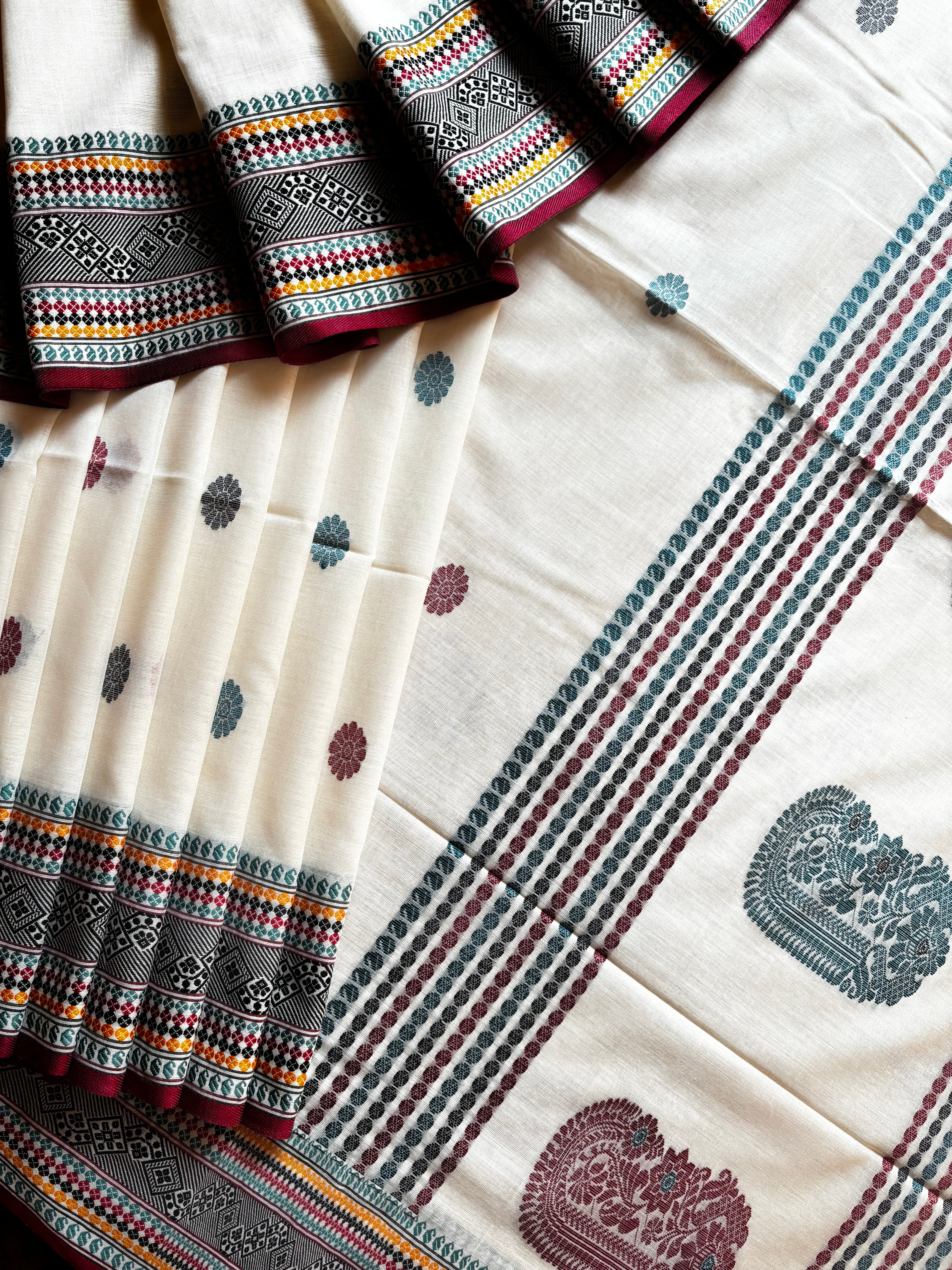 Handwoven Offwhite Phulia Cotton Saree