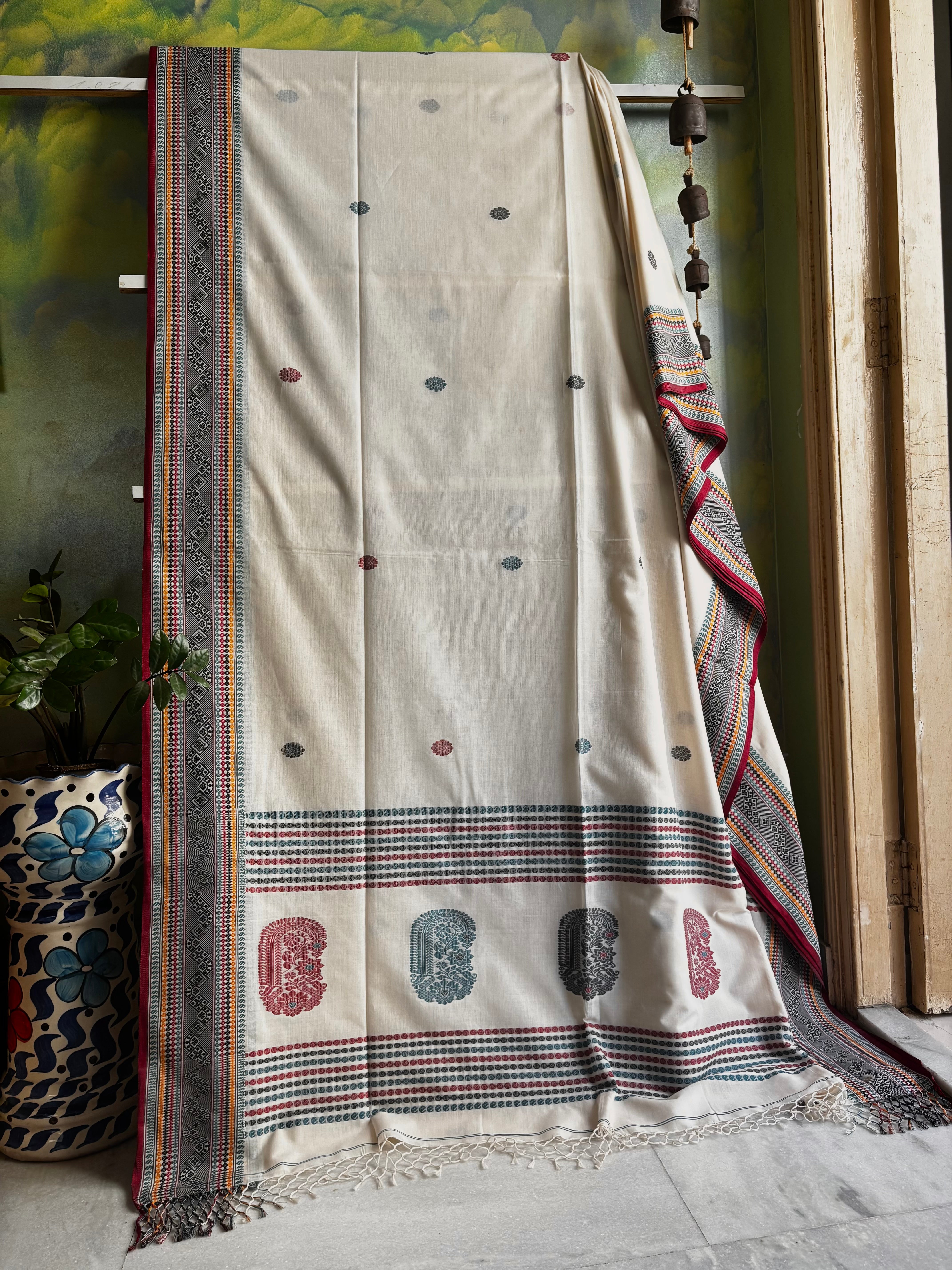 Handwoven Offwhite Phulia Cotton Saree