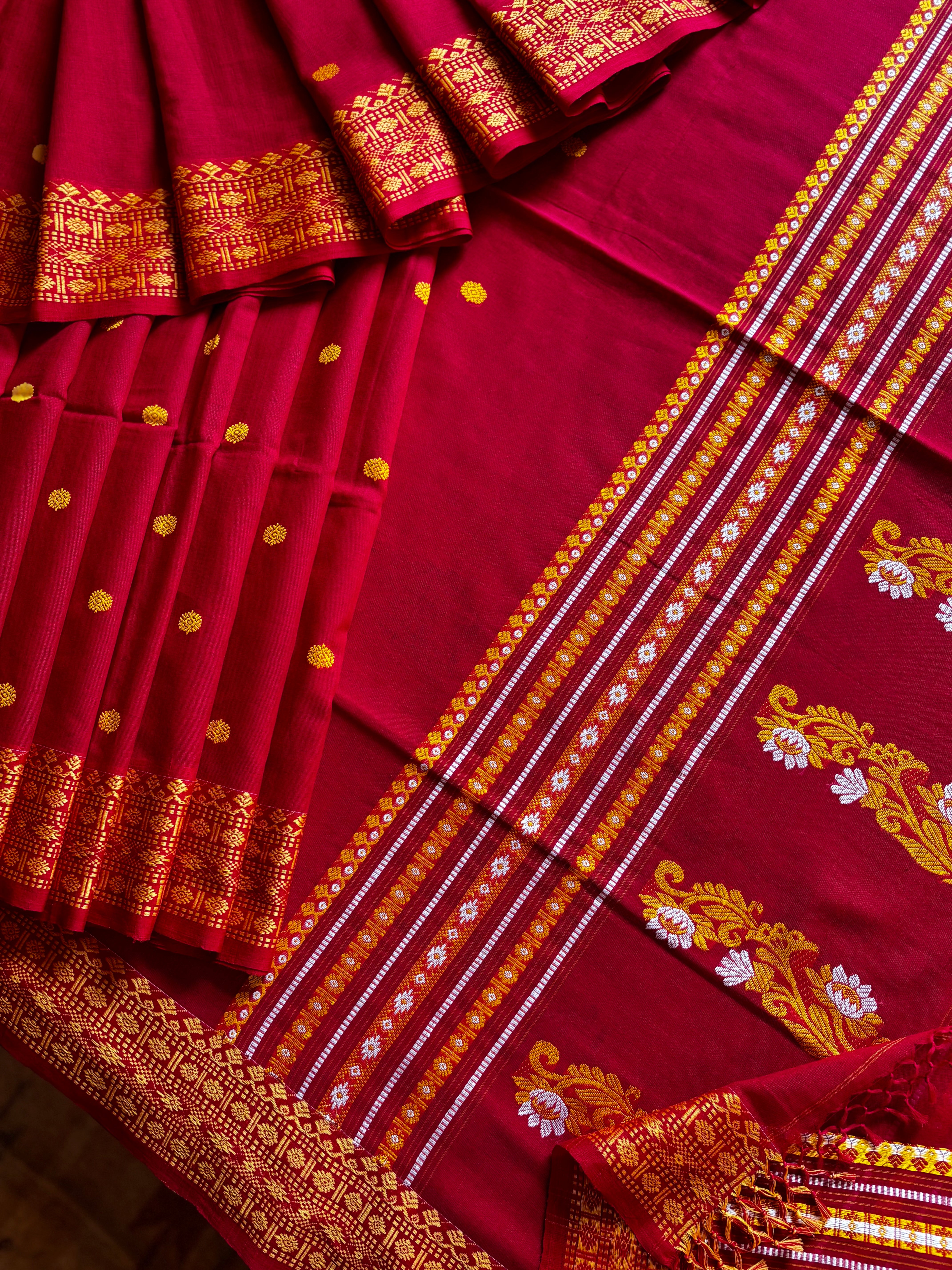 Handwoven Red Colour Phulia Cotton Saree