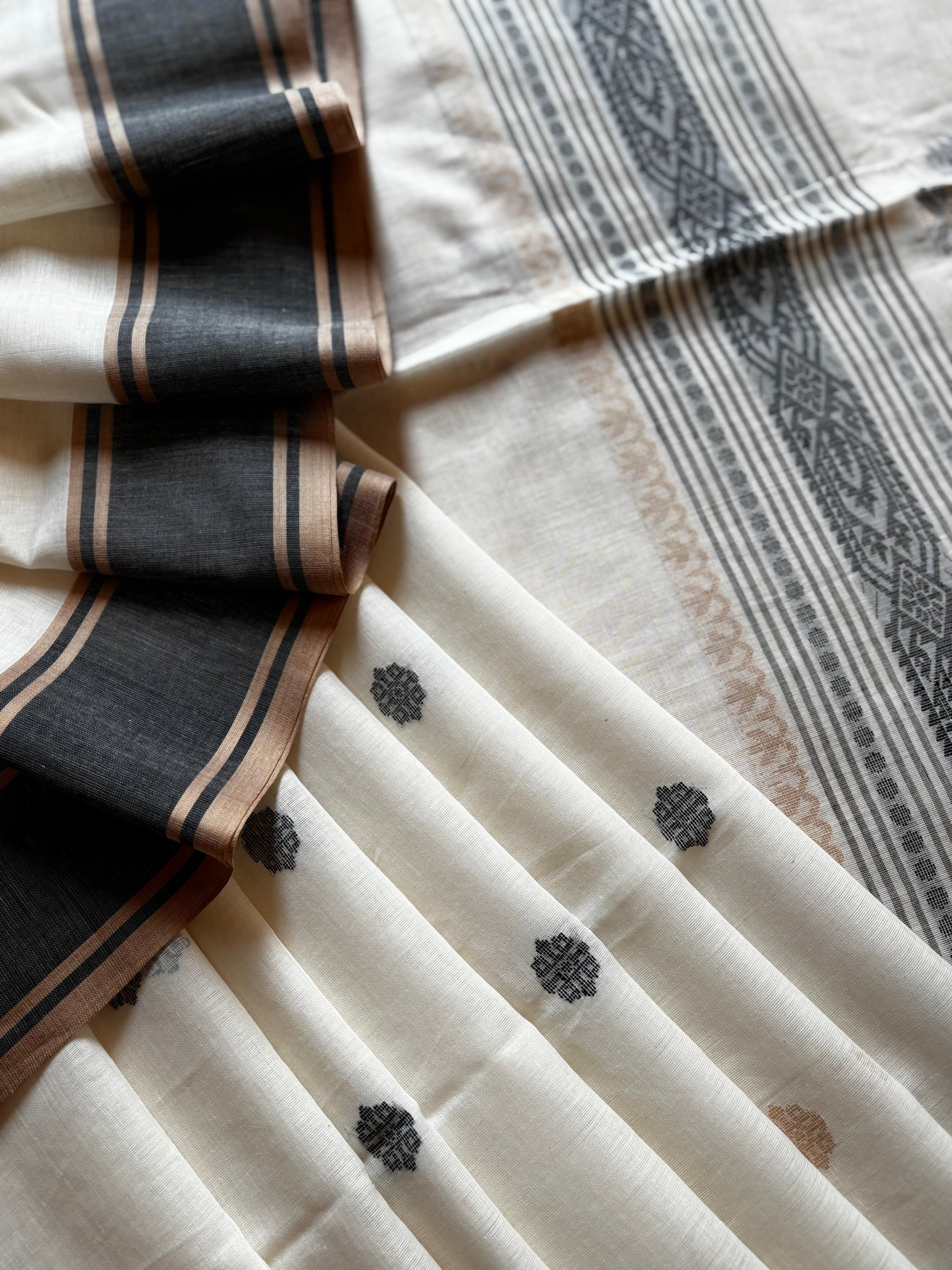 Habdwoven Offwhite Cotton Jamdani Saree