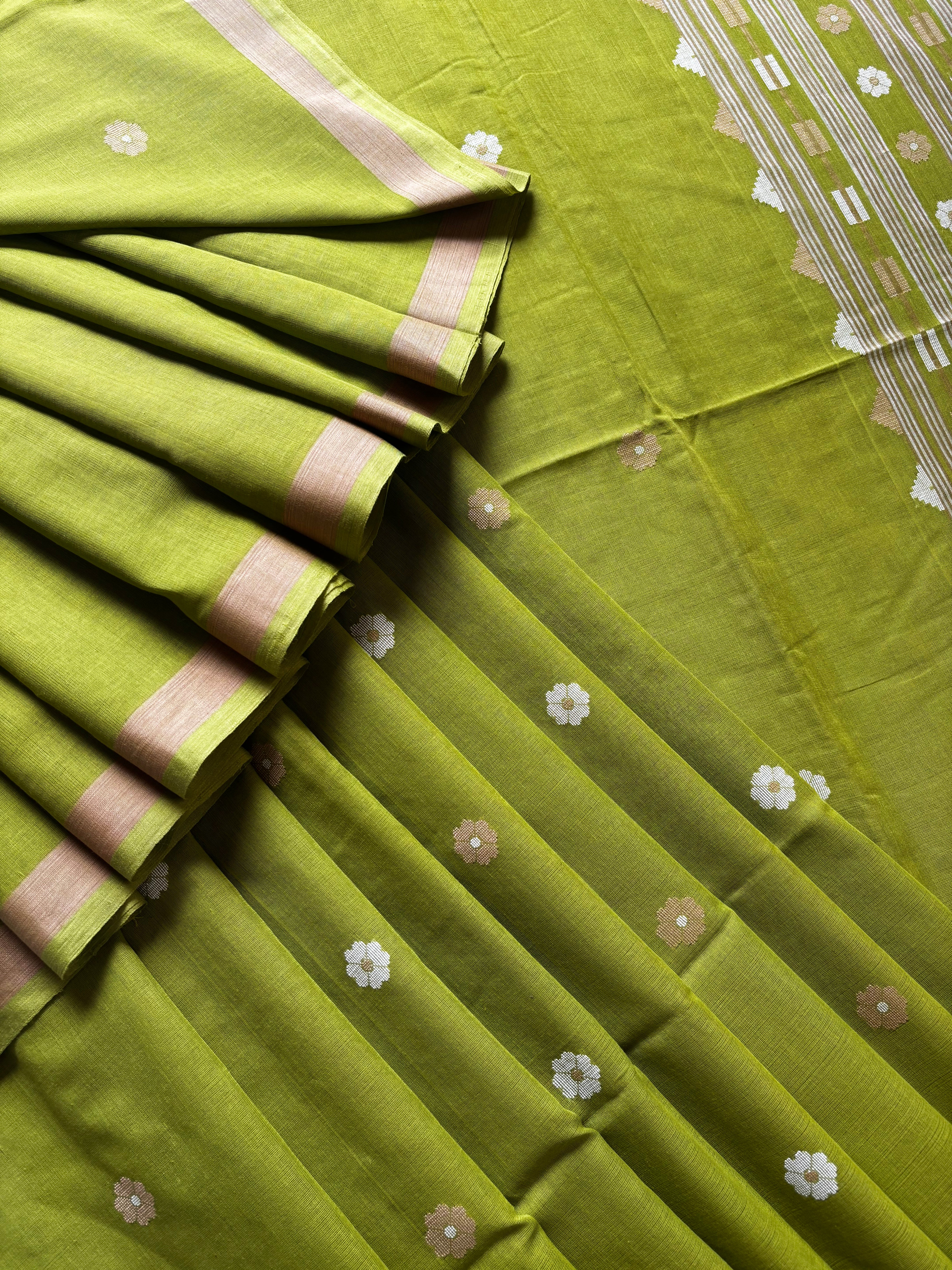 Handwoven Olive Green Colour Cotton Jamdani Saree