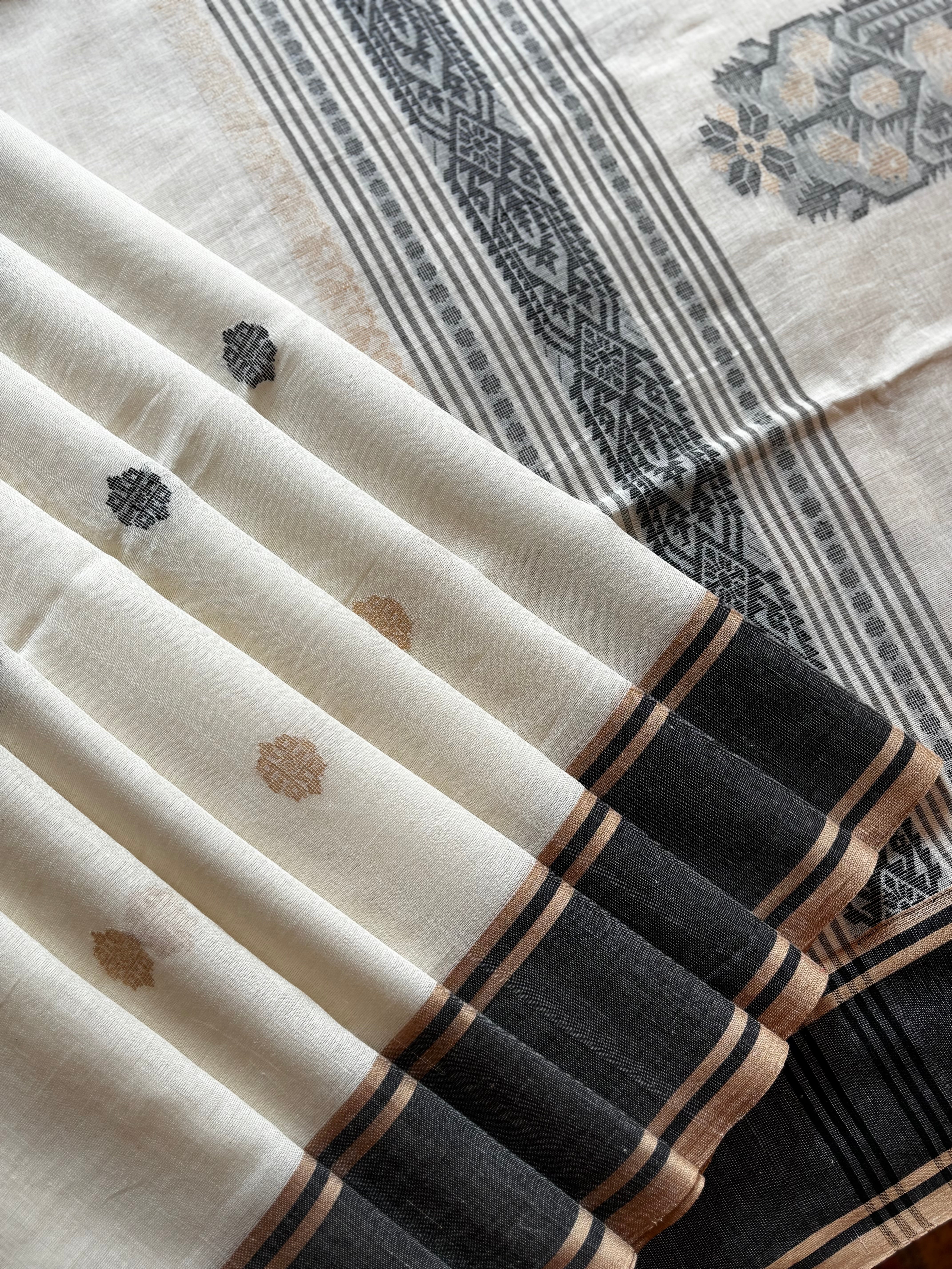 Habdwoven Offwhite Cotton Jamdani Saree