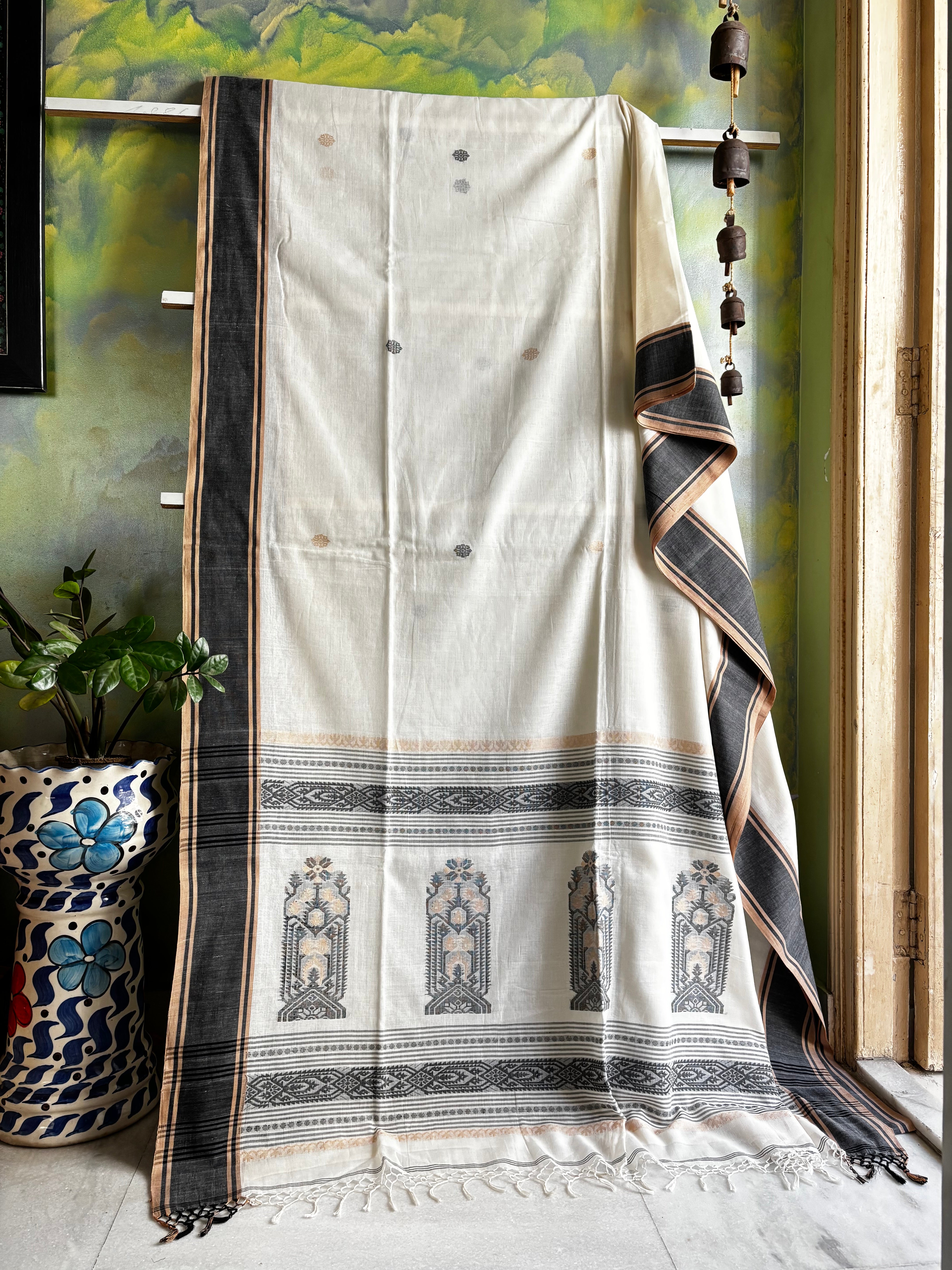 Habdwoven Offwhite Cotton Jamdani Saree